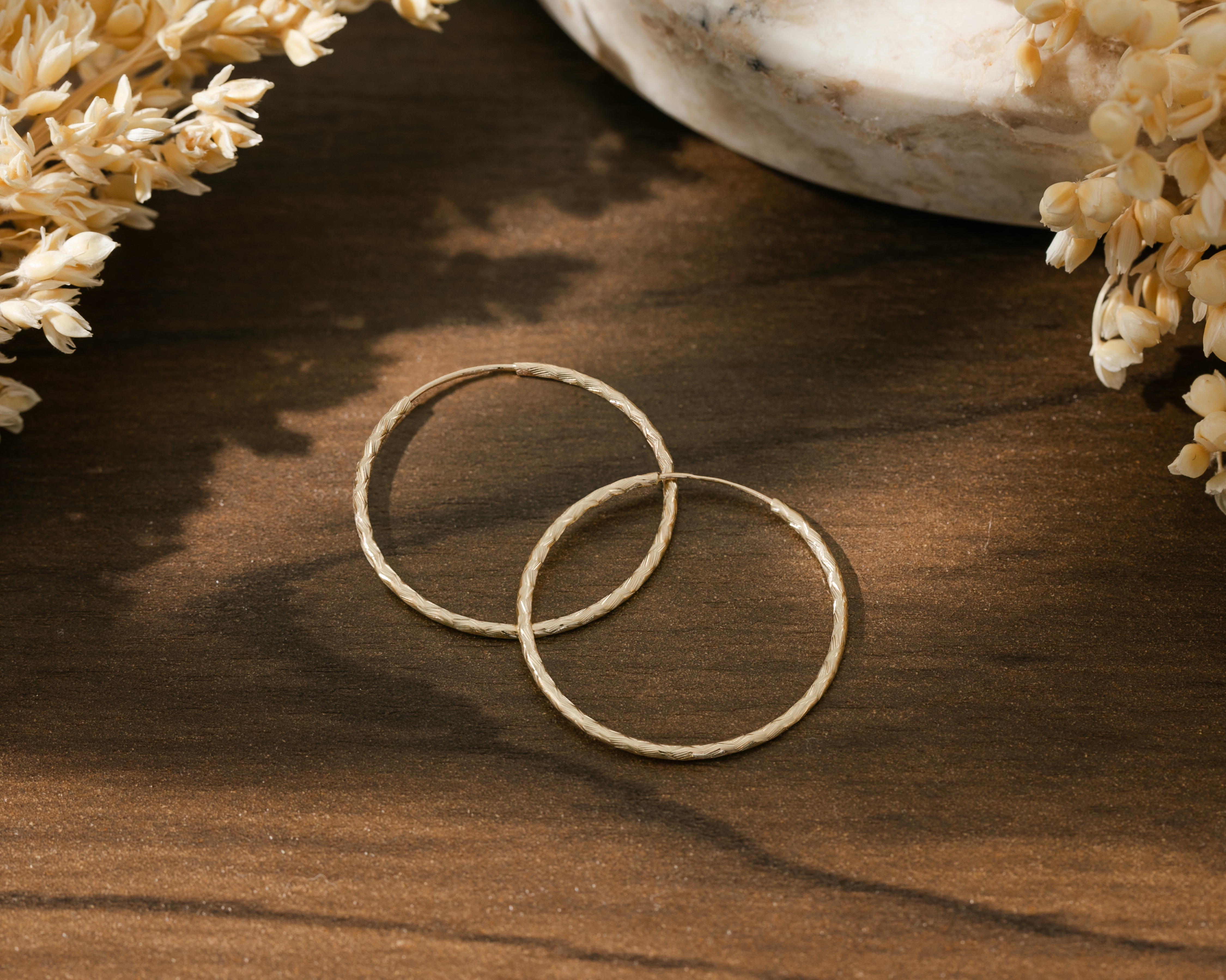 Foto 4 pulgar | Foto 3 | Arracadas Arilladas de Oro 10 Quilates Divkuo