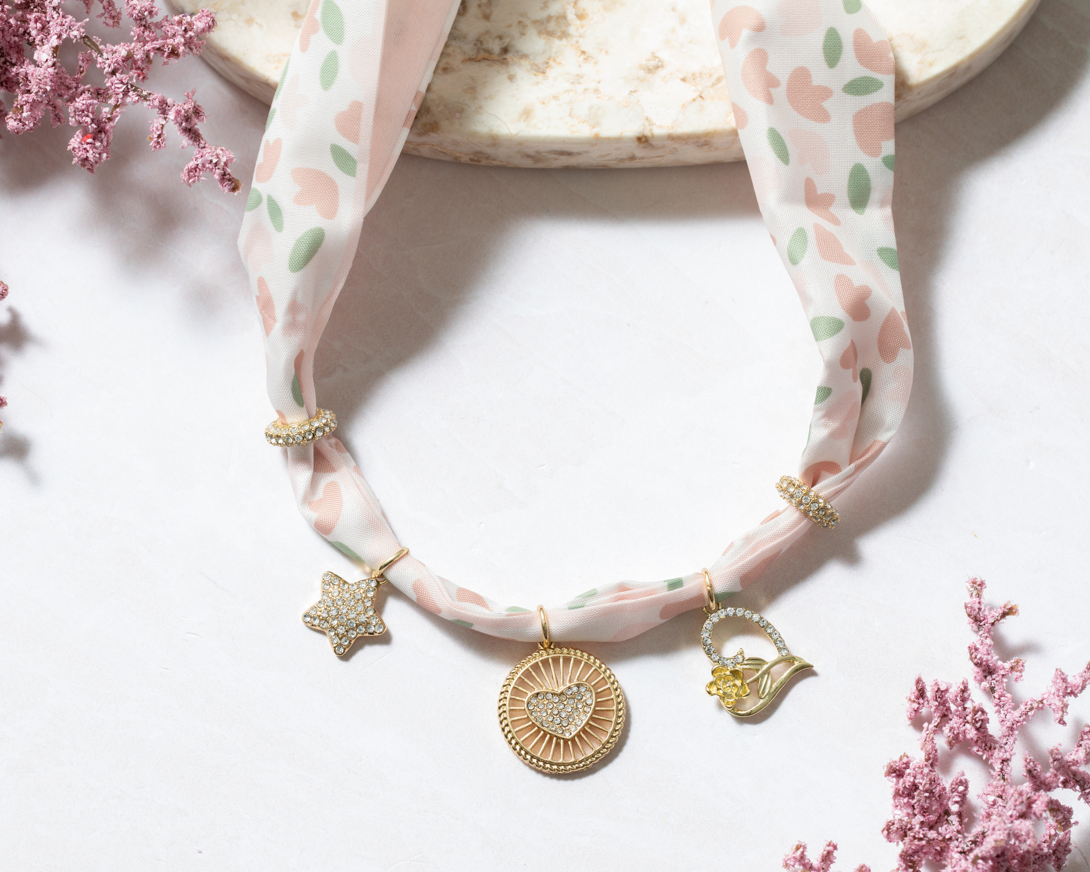 Foto 6 pulgar | Foto 5 | Collar de Seda By Adina Eden con Dijes en Chapa de Oro 14k