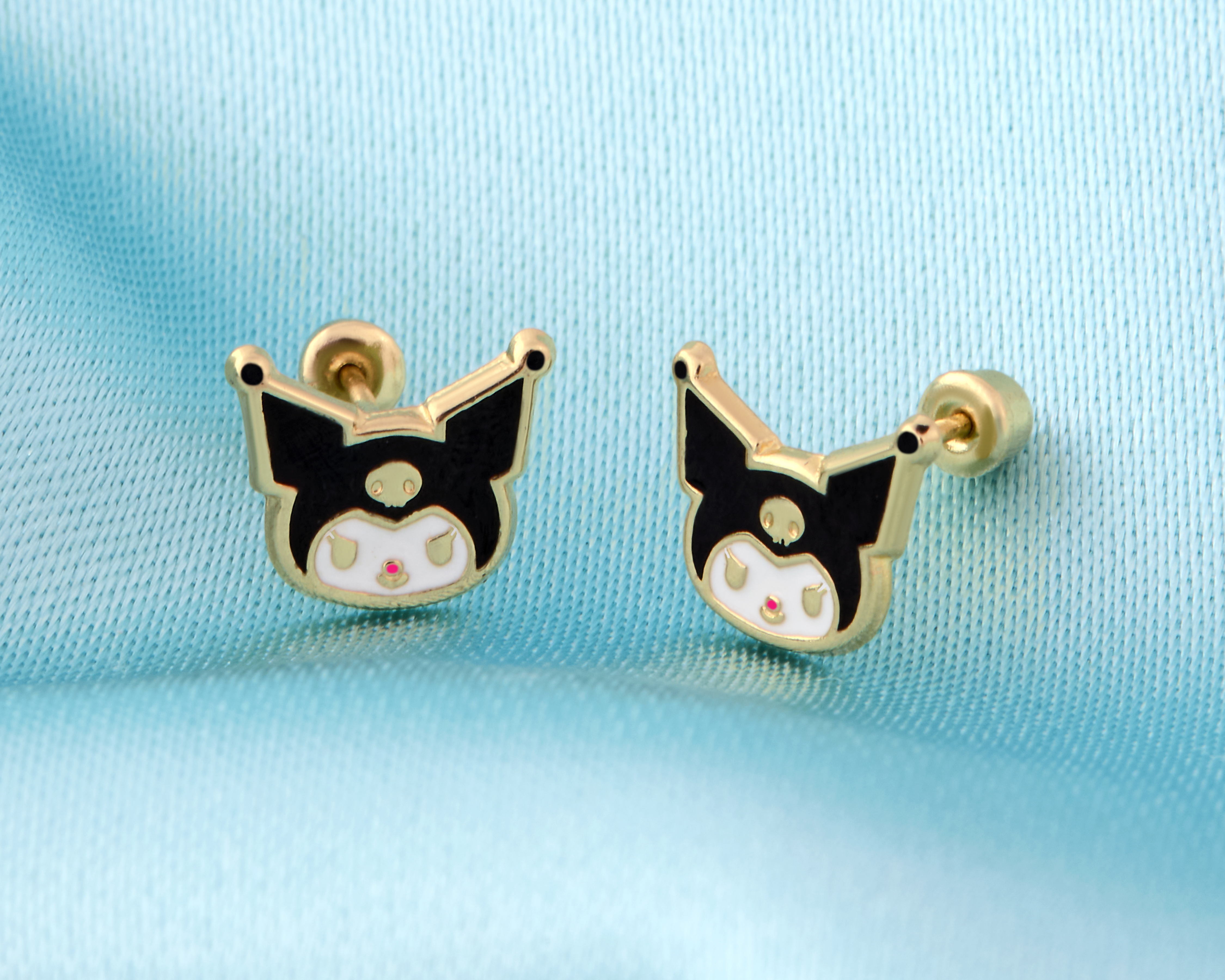 Foto 4 pulgar | Foto 3 | Aretes Kuromi de Oro 10K Hello Kitty
