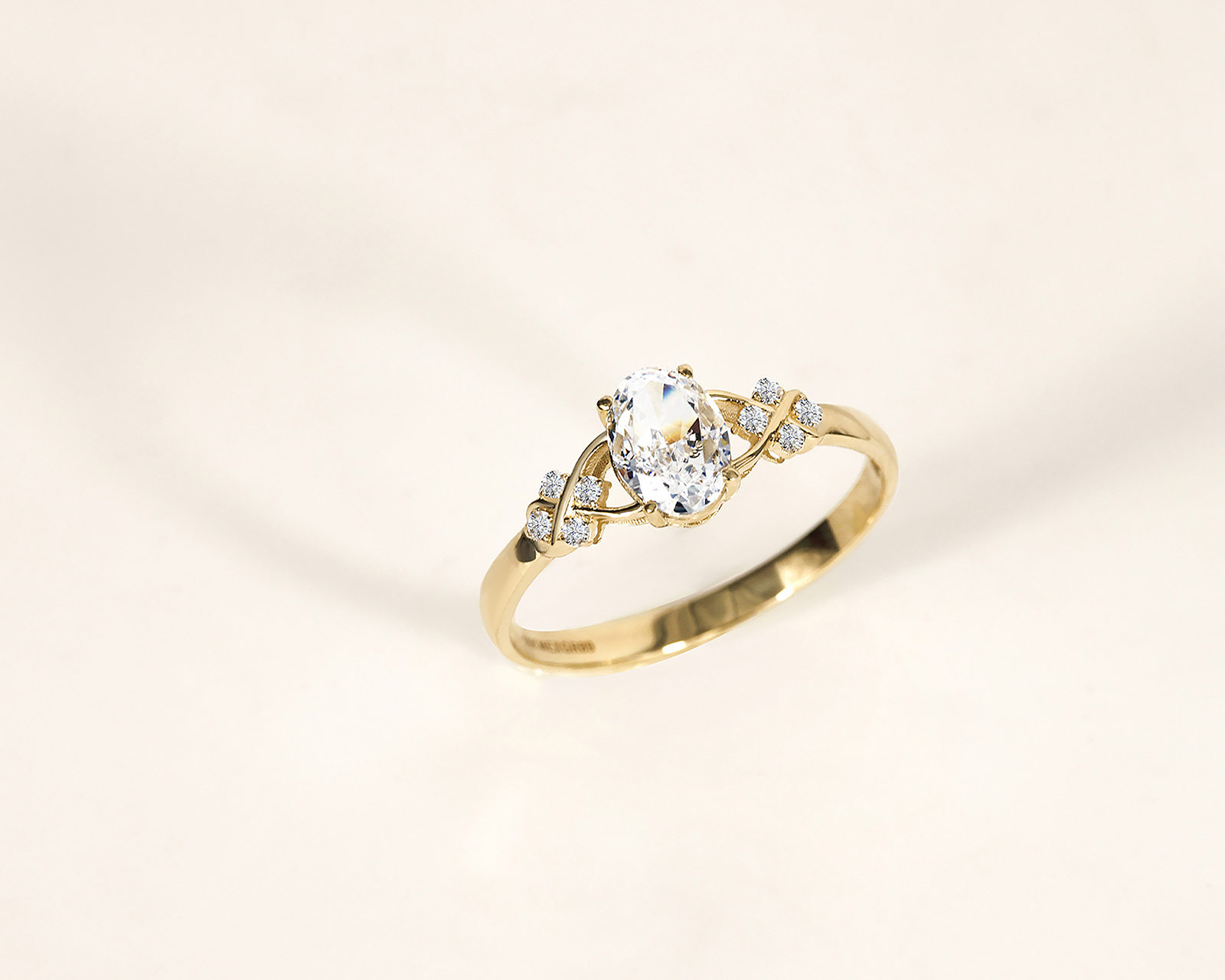 Foto 8 pulgar | Foto 7 | Anillo Ovalado de Oro 10k Amelie Talla 8