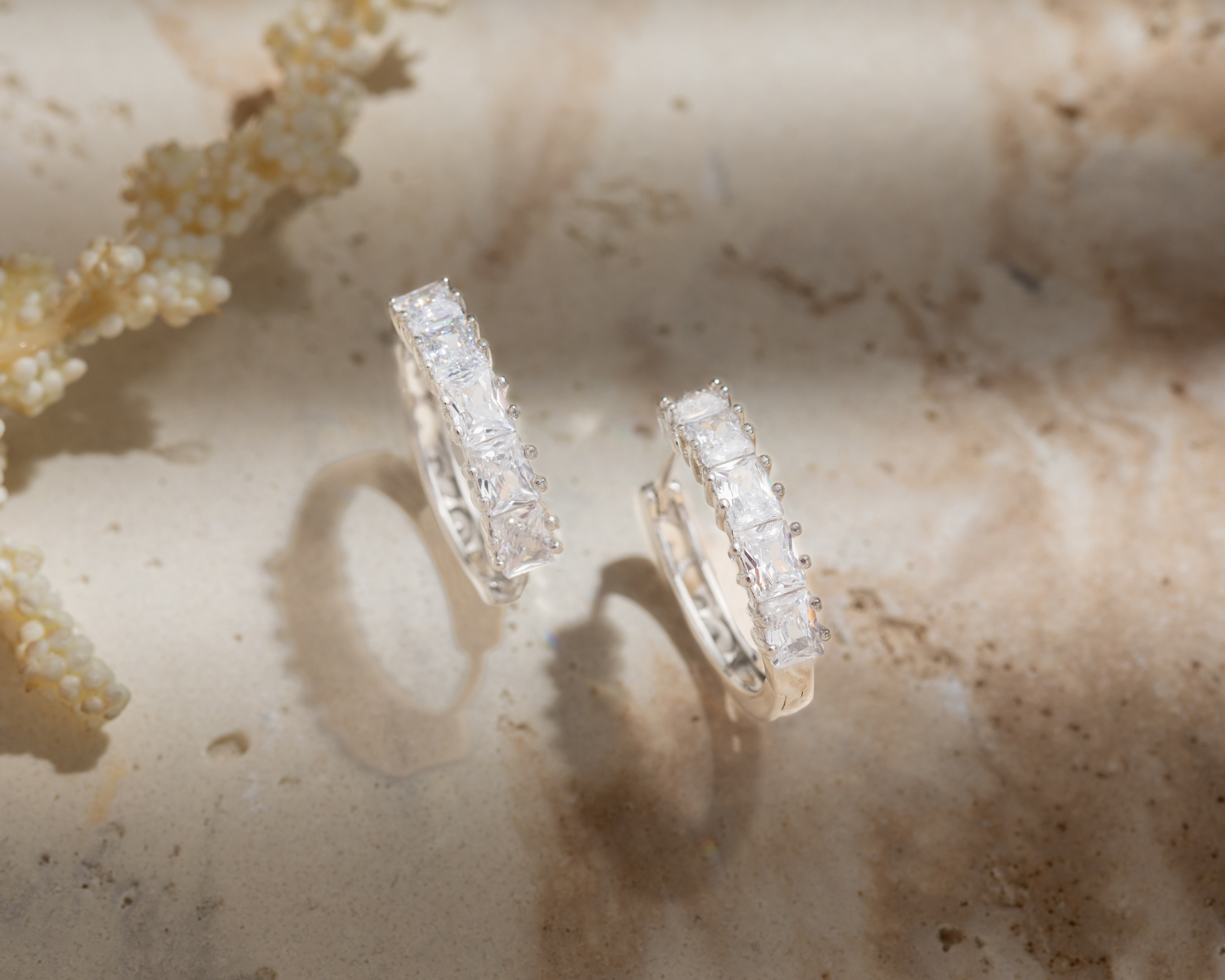 Foto 3 | Foto 3 | Aretes Huggie de Chapa de Oro 18K Plafer