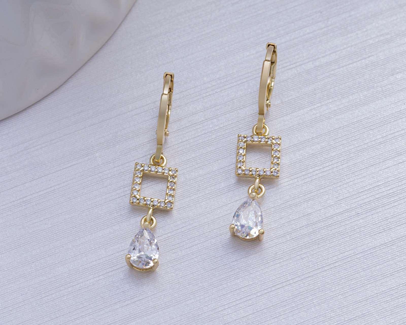 Foto 5 pulgar | Foto 4 | Aretes Chapa de Oro 18K Plafer