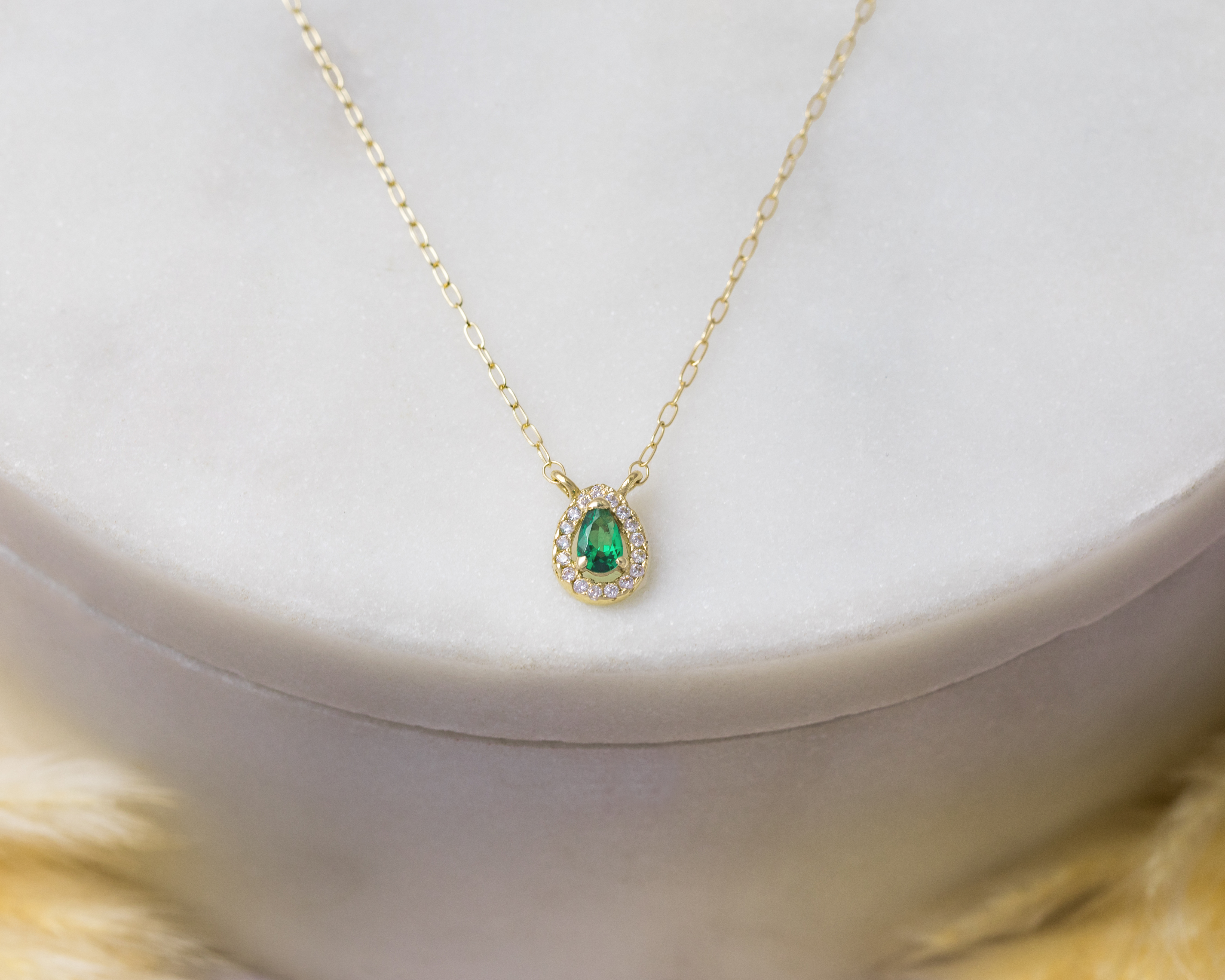 Foto 5 pulgar | Foto 4 | Collar de Oro 10K Moments