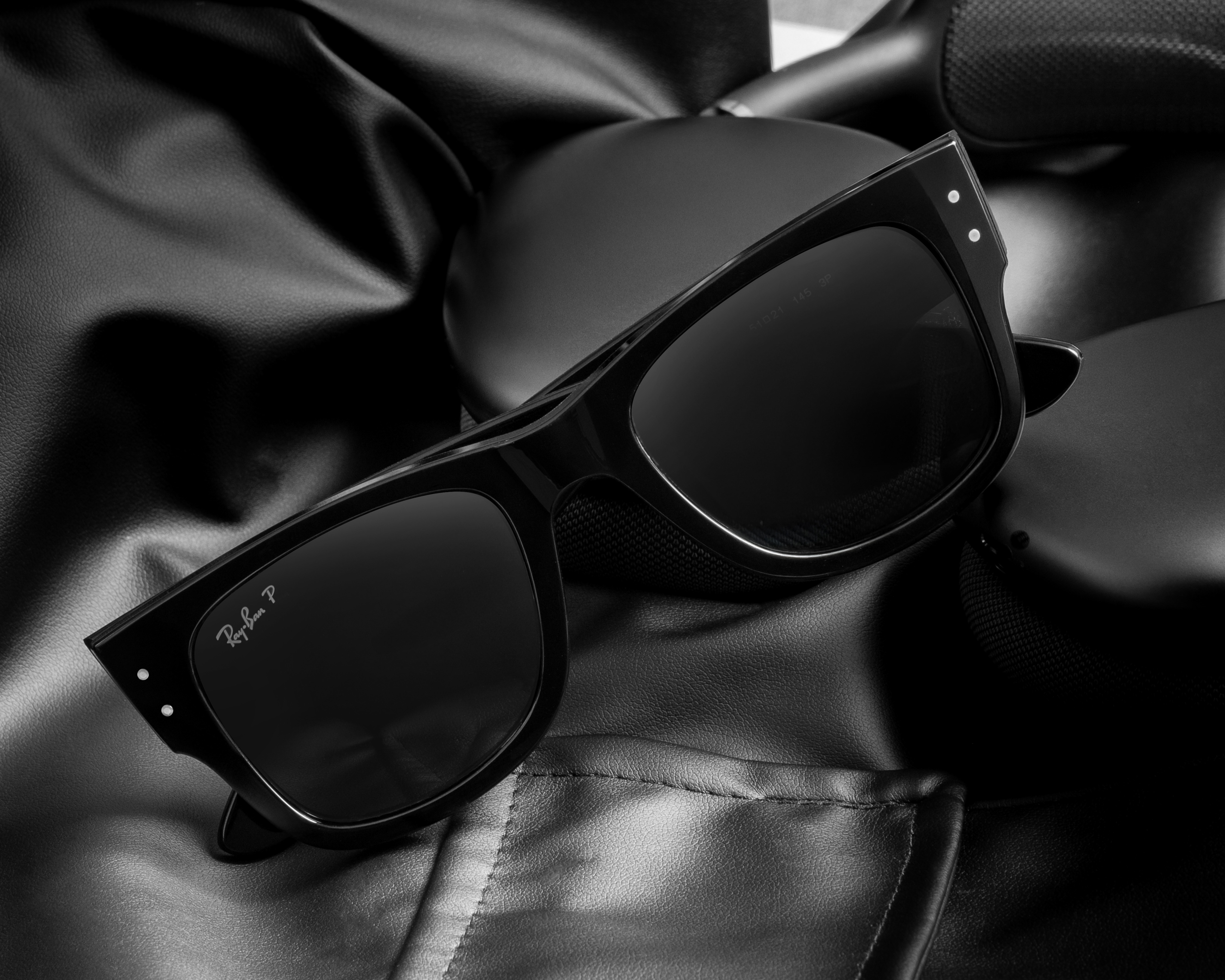 Foto 7 pulgar | Foto 6 | Lentes de Sol Unisex Ray-Ban Wayfarer 0RB0840S Negros