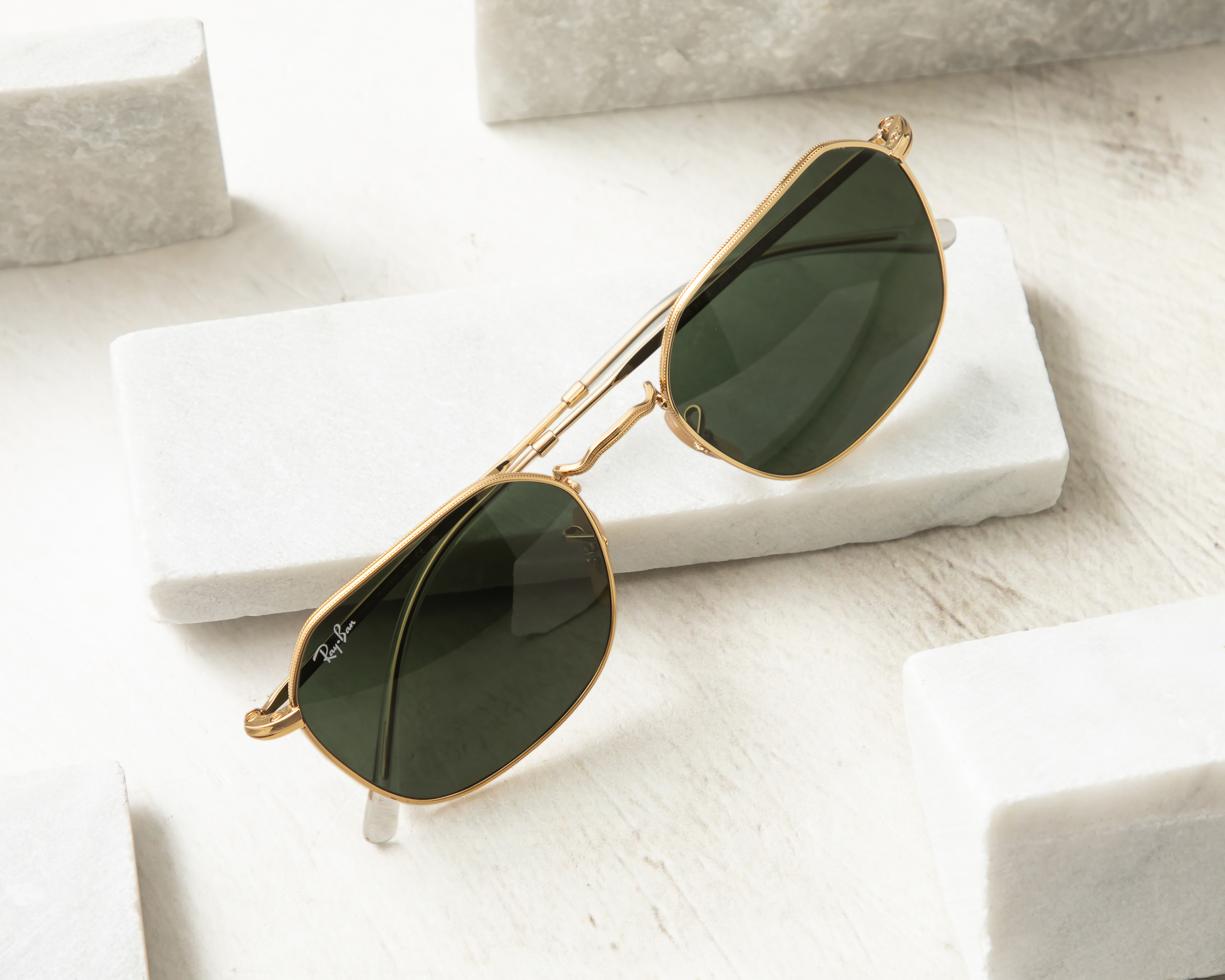 Foto 6 pulgar | Foto 5 | Lentes de Sol Unisex Ray-Ban Hexagonales 0RB3694 001/31 Dorados