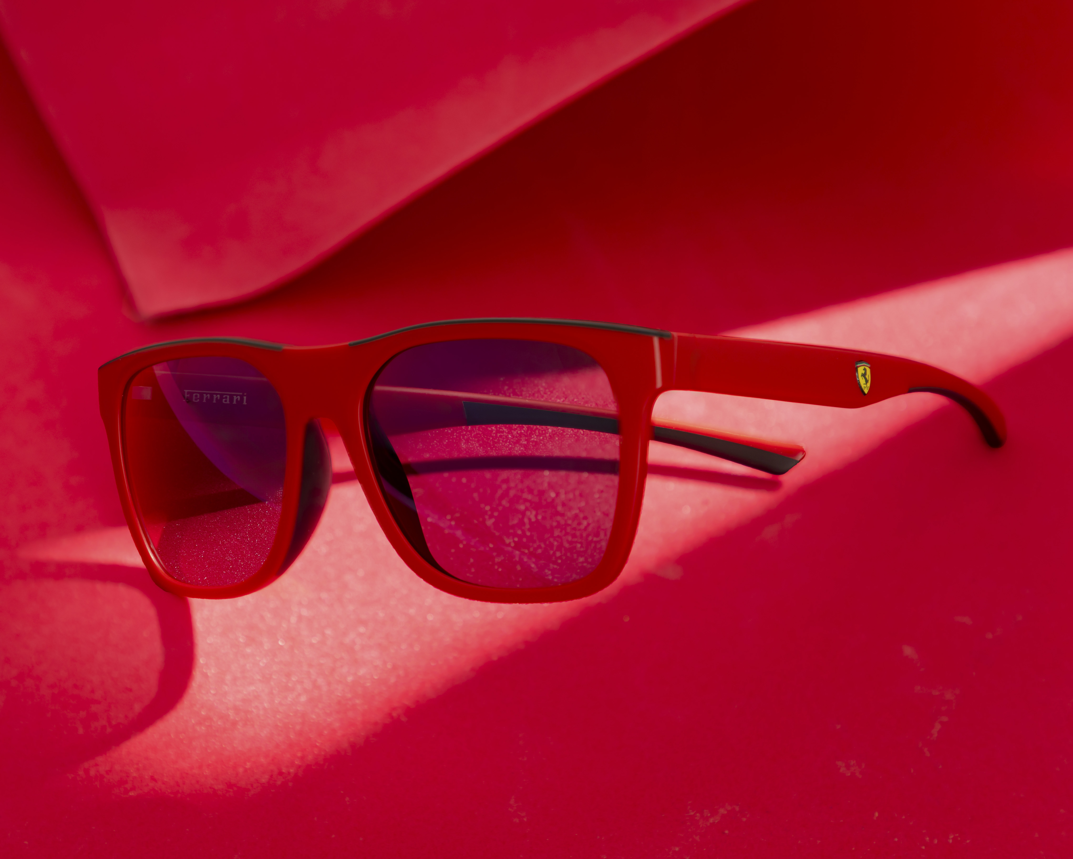 Foto 8 pulgar | Foto 7 | Lentes de Sol para Hombre Ferrari Cuadrados Rojos