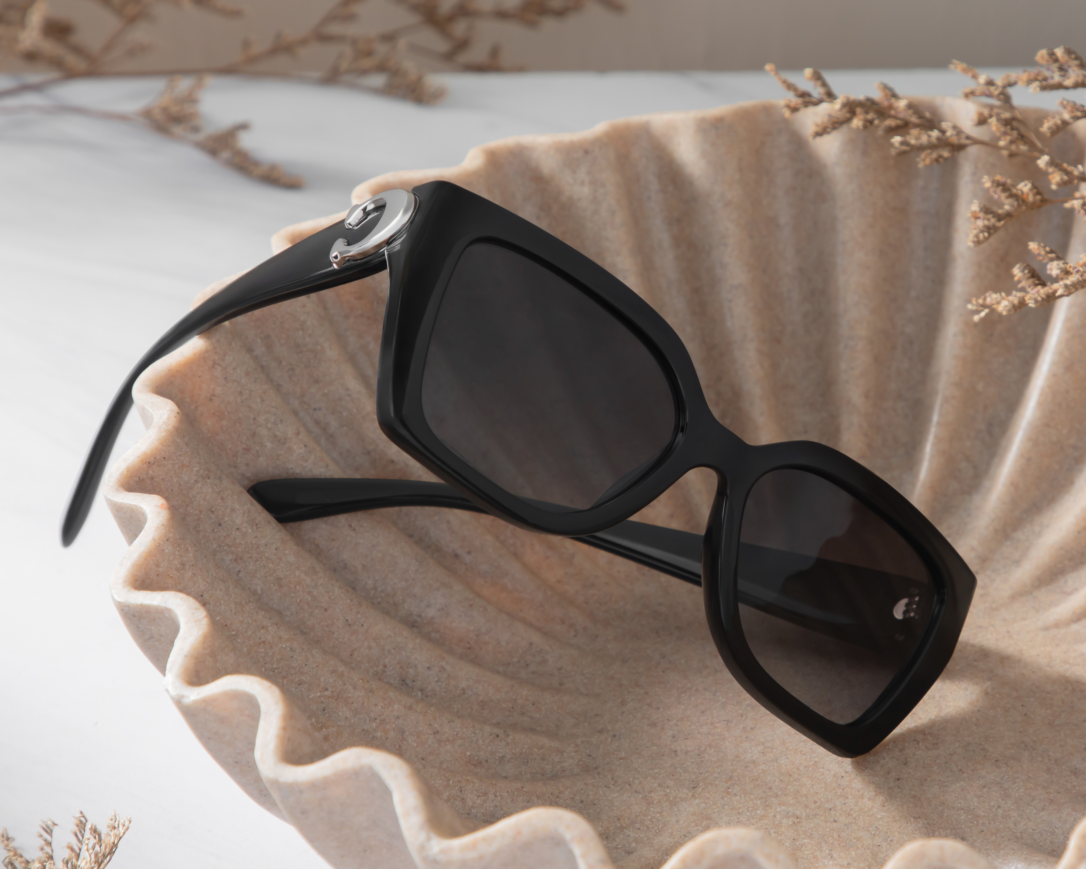 Foto 7 pulgar | Foto 6 | Lentes de Sol para Mujer Coach Rectangulares Negros
