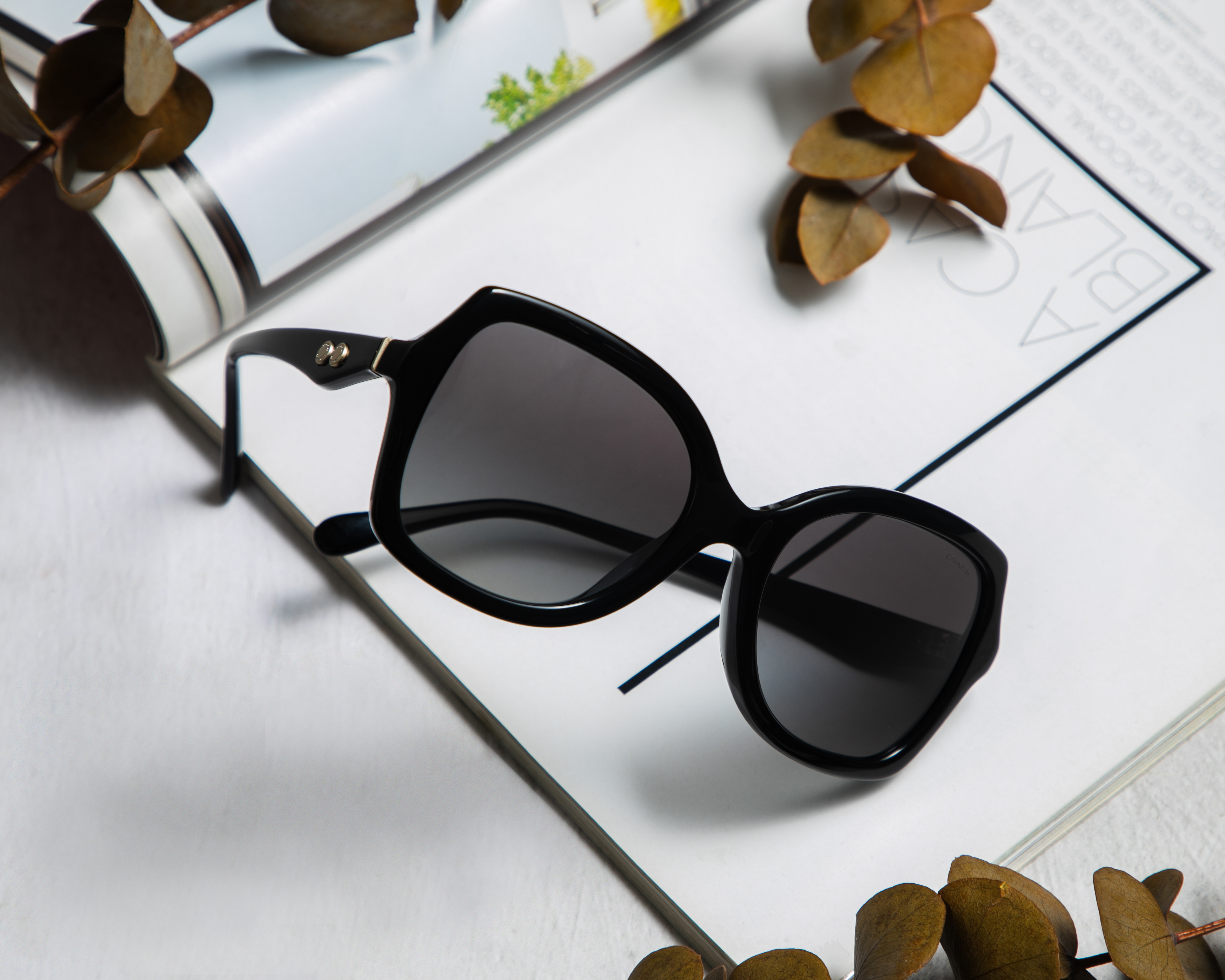 Foto 7 pulgar | Foto 6 | Lentes de Sol para Mujer Coach Cuadrados Negro