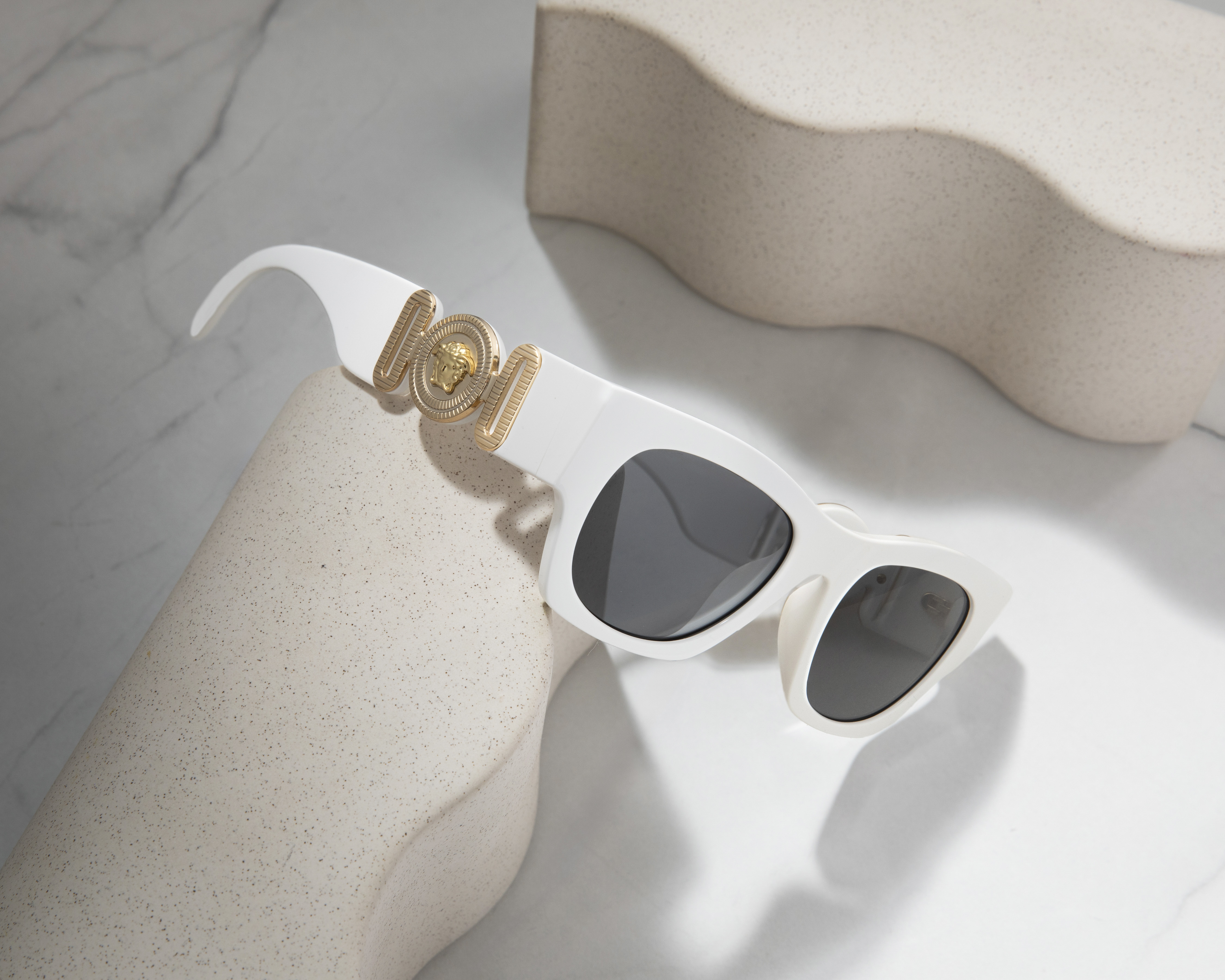 Foto 7 pulgar | Foto 6 | Lentes de Sol para Mujer Versace Rectangulares Blancos
