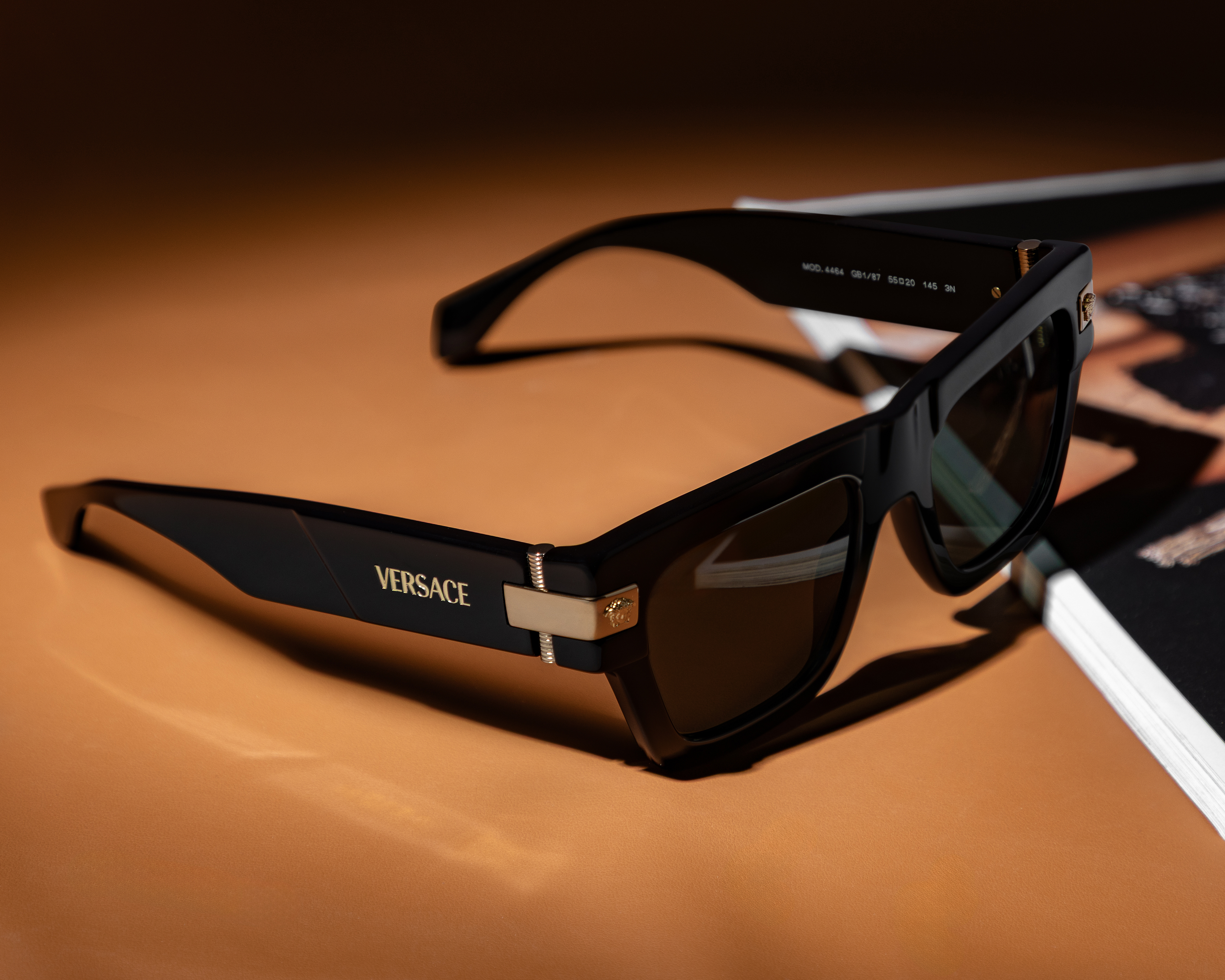 Foto 6 pulgar | Foto 5 | Lentes de Sol Unisex Versace Cuadrados 0VE4464 Negros