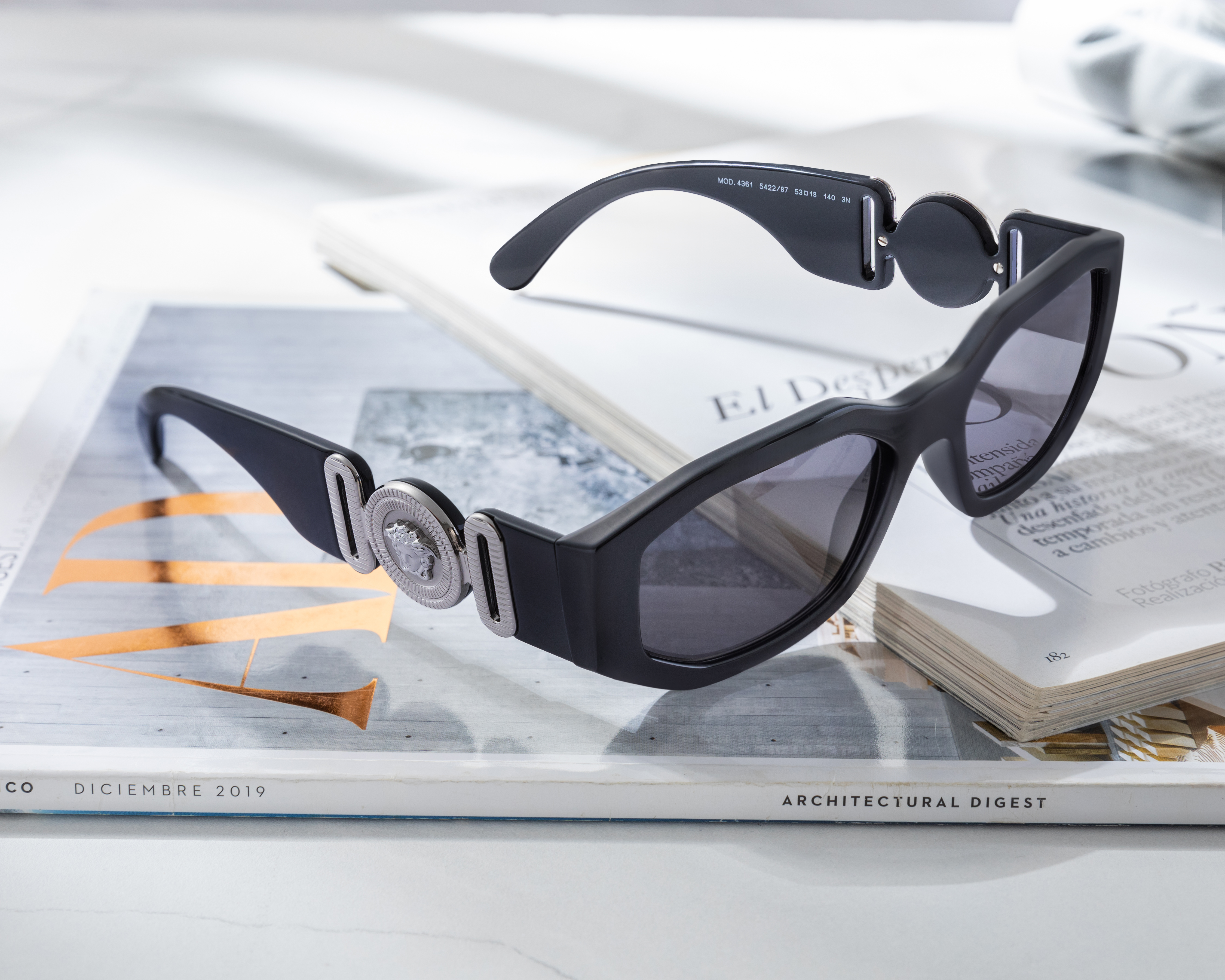 Foto 7 pulgar | Foto 6 | Lentes de Sol Unisex Versace Rectangulares Negros