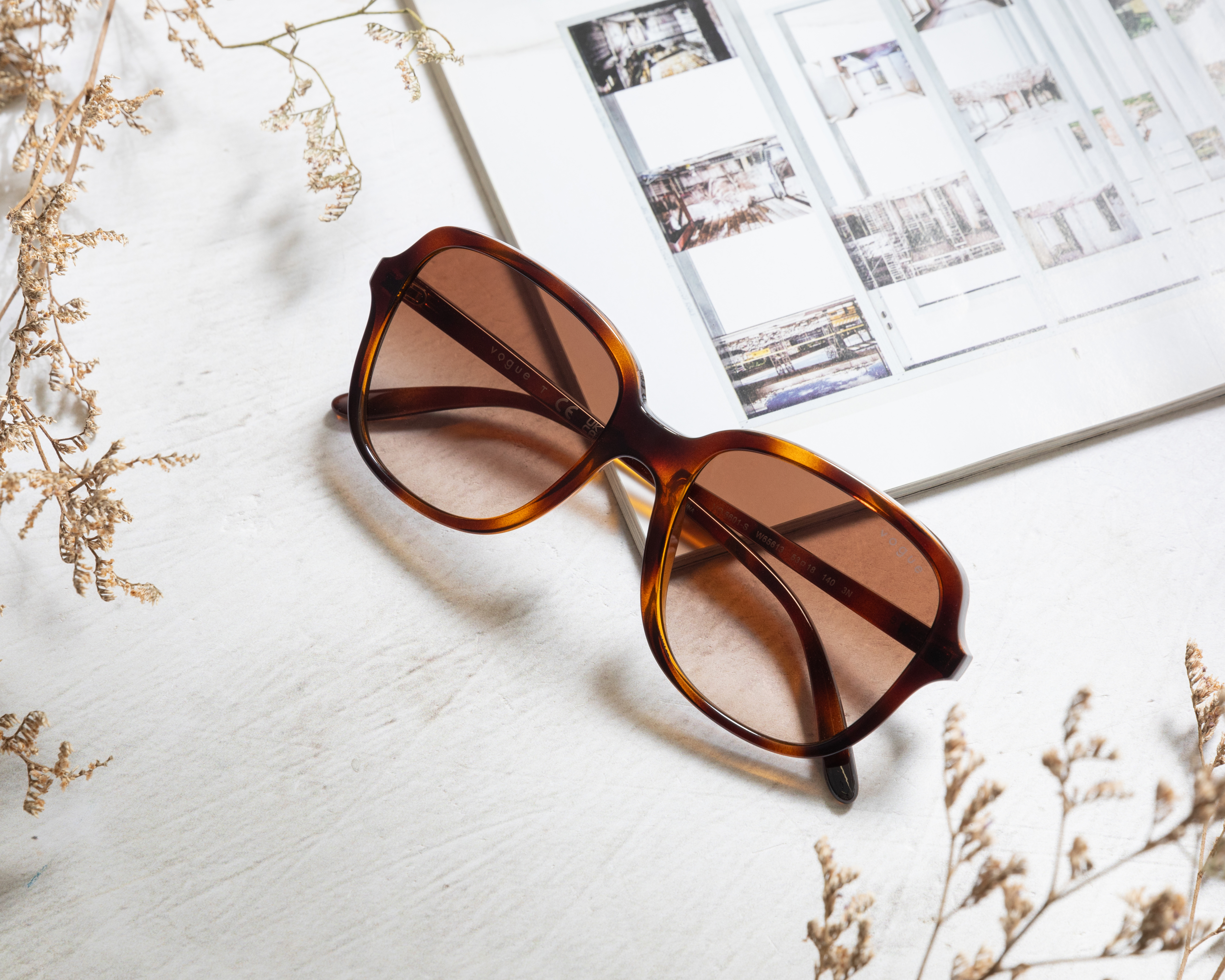 Foto 7 pulgar | Foto 6 | Lentes de Sol para Mujer Vogue Cuadrados Cafés