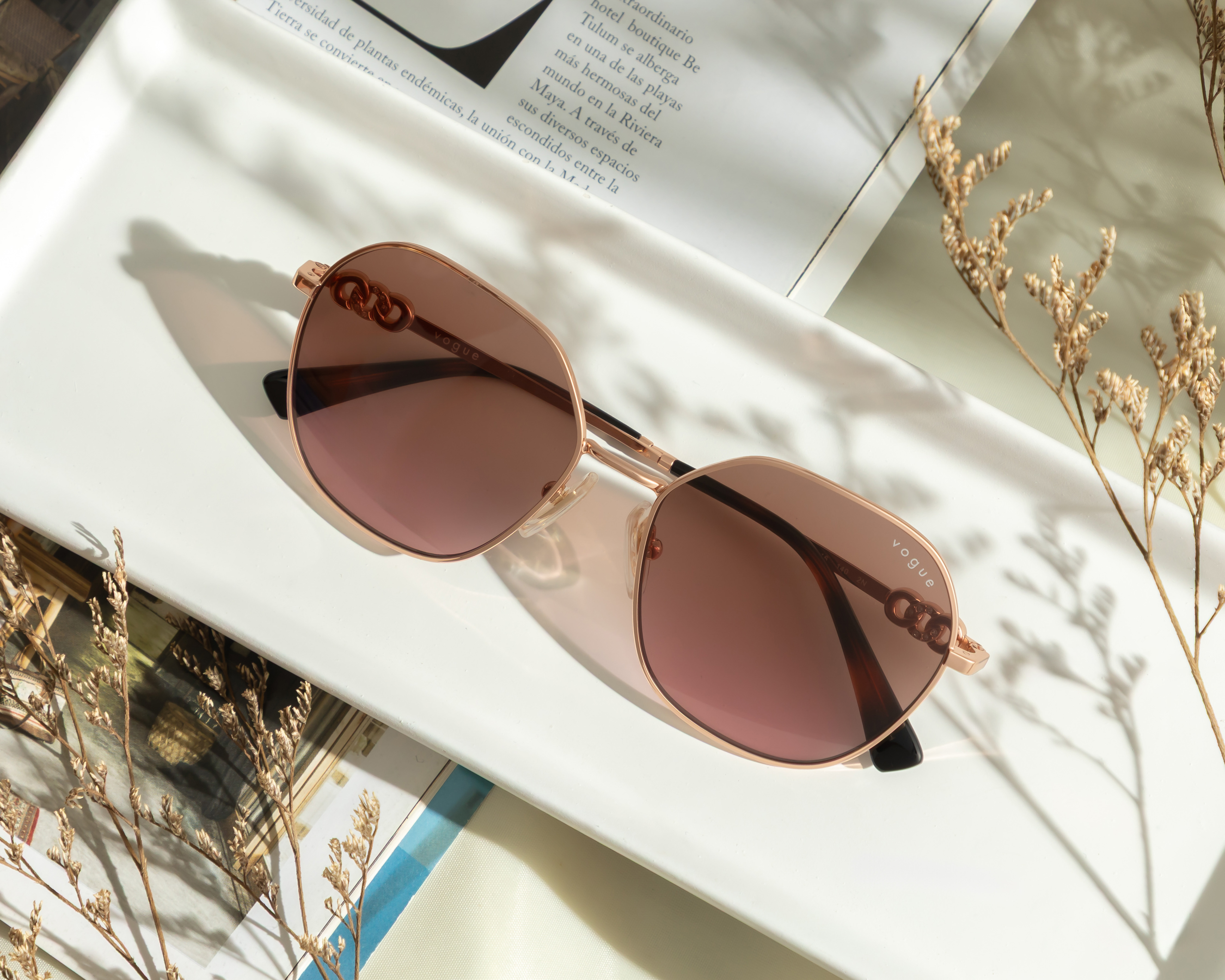 Foto 7 pulgar | Foto 6 | Lentes de Sol para Mujer Vogue Redondos Oro Rosa
