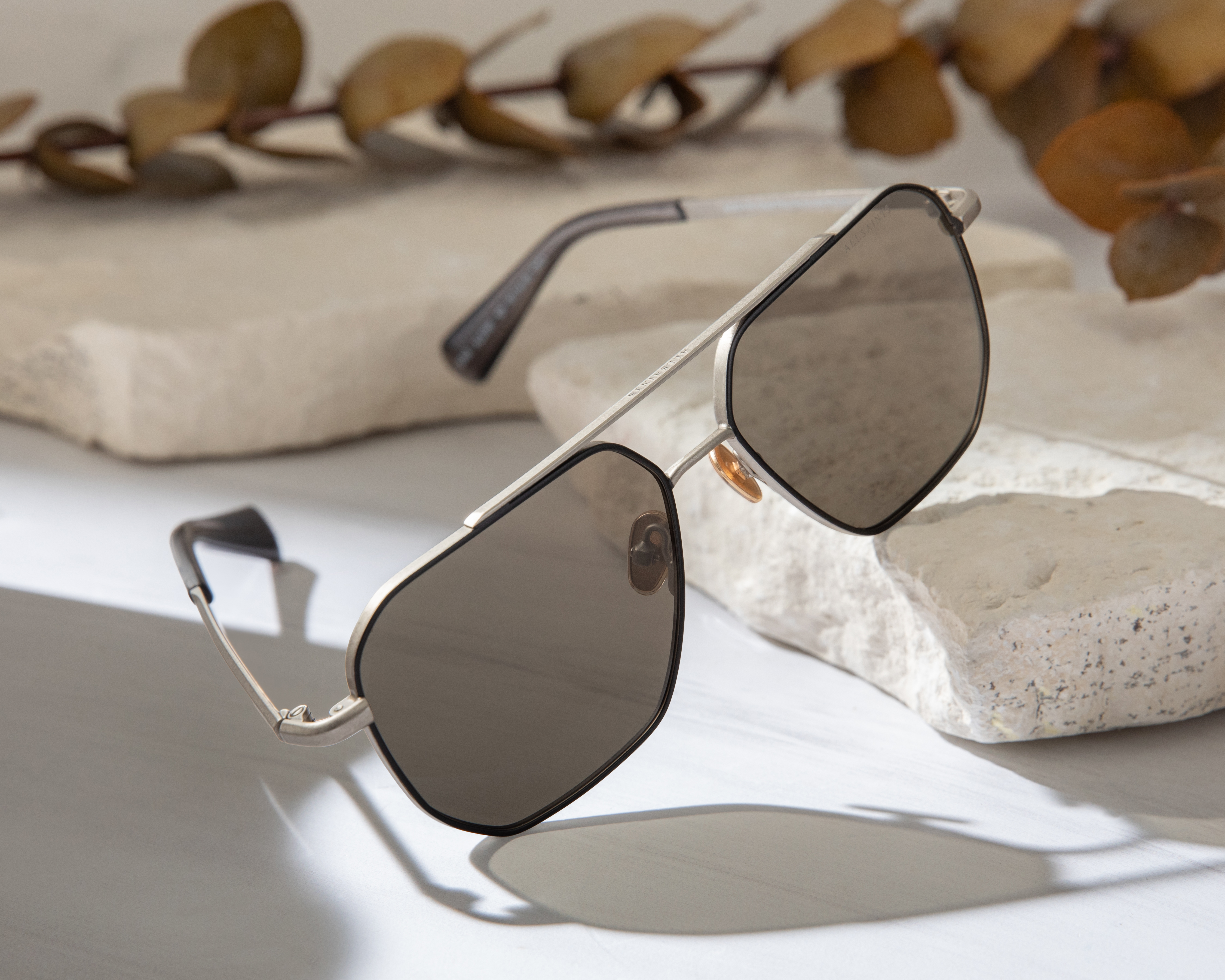 Foto 6 pulgar | Foto 5 | Lentes de Sol para Hombre All Saints Hexagonales Negros
