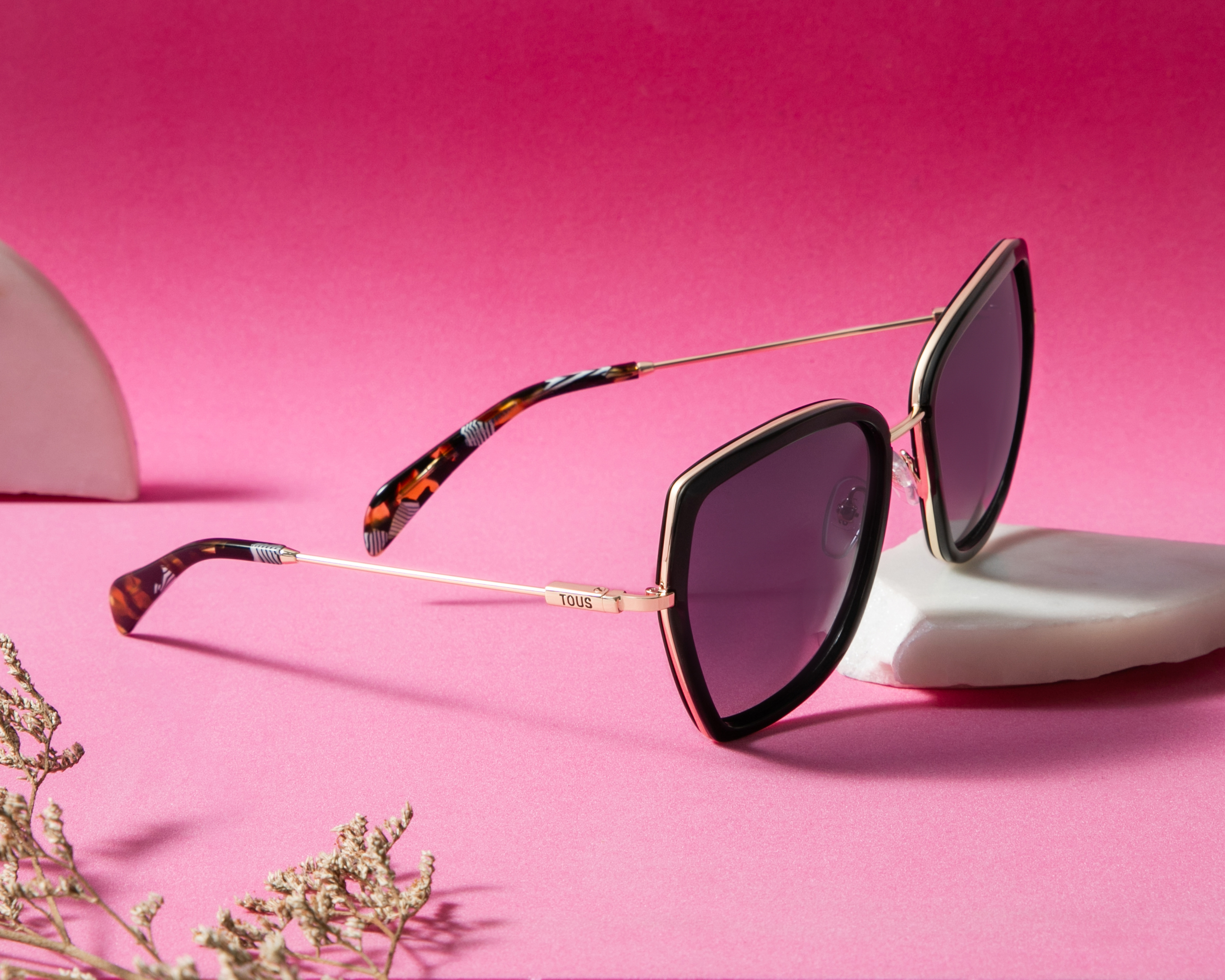 Foto 6 pulgar | Foto 5 | Lentes de Sol para Mujer Tous Cuadrados Oro Rosa