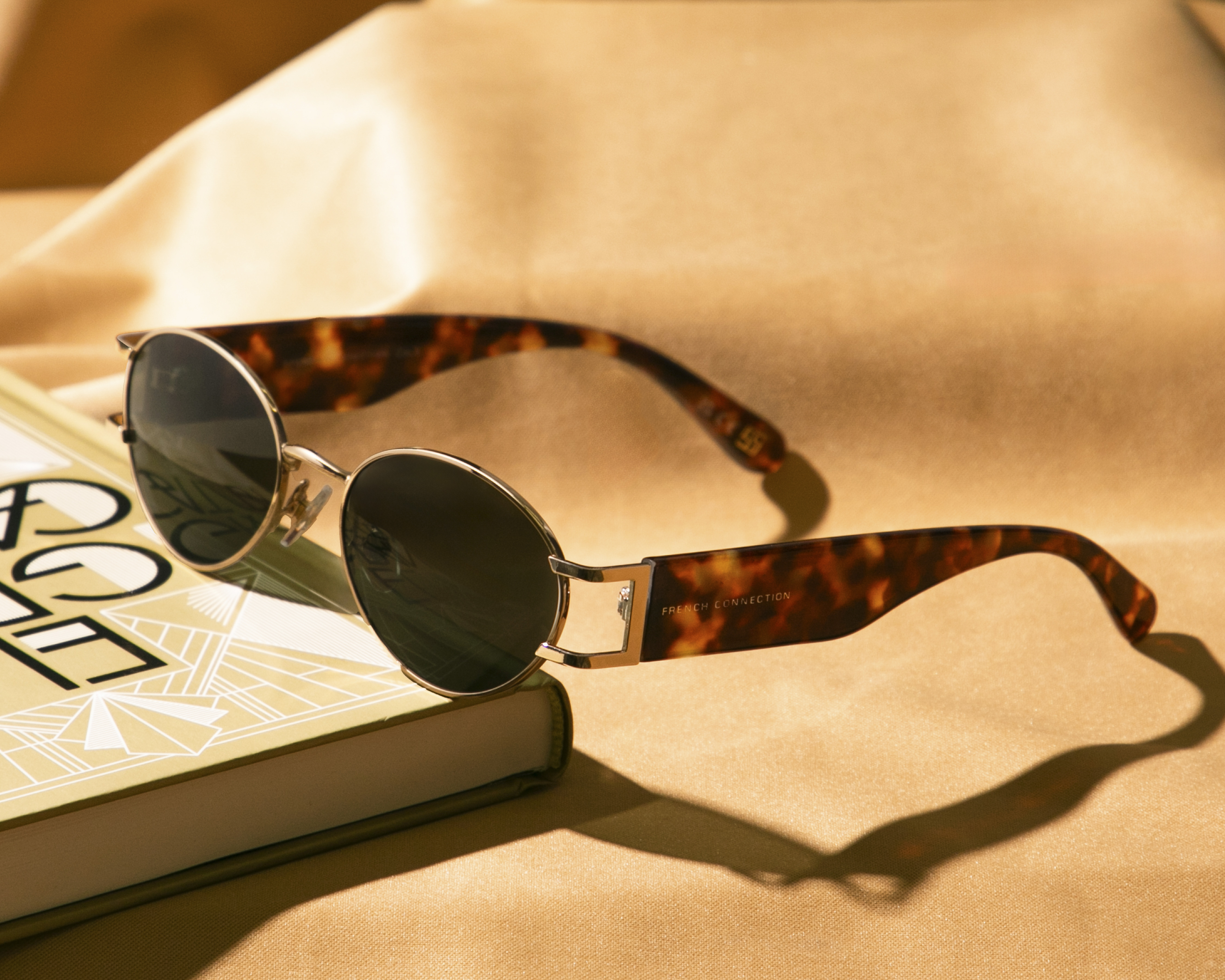 Foto 7 pulgar | Foto 6 | Lentes de Sol para Mujer French Connection Ovalados Henrietta Carey