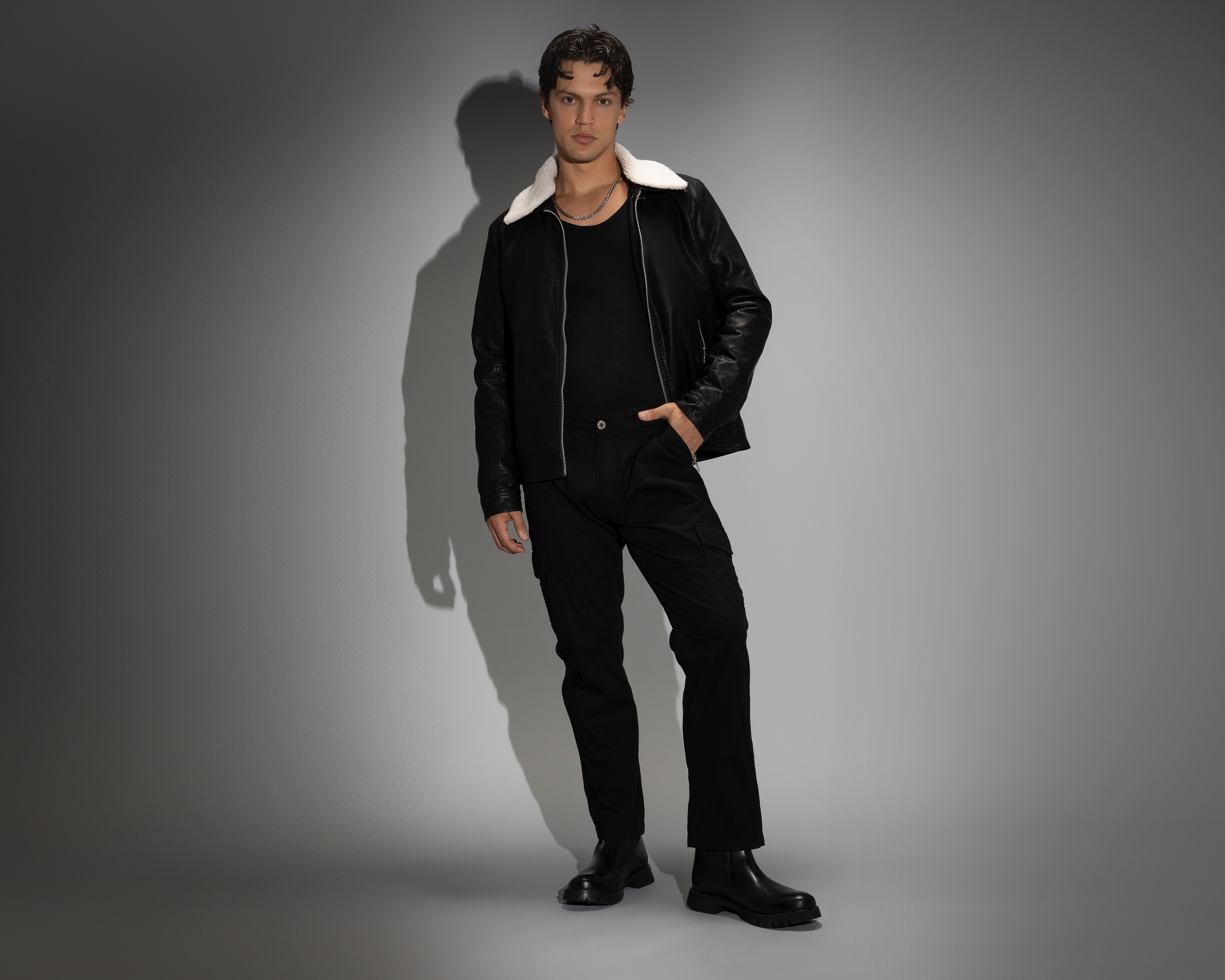 Foto 2 pulgar | Foto 1 | Chamarra Thinner