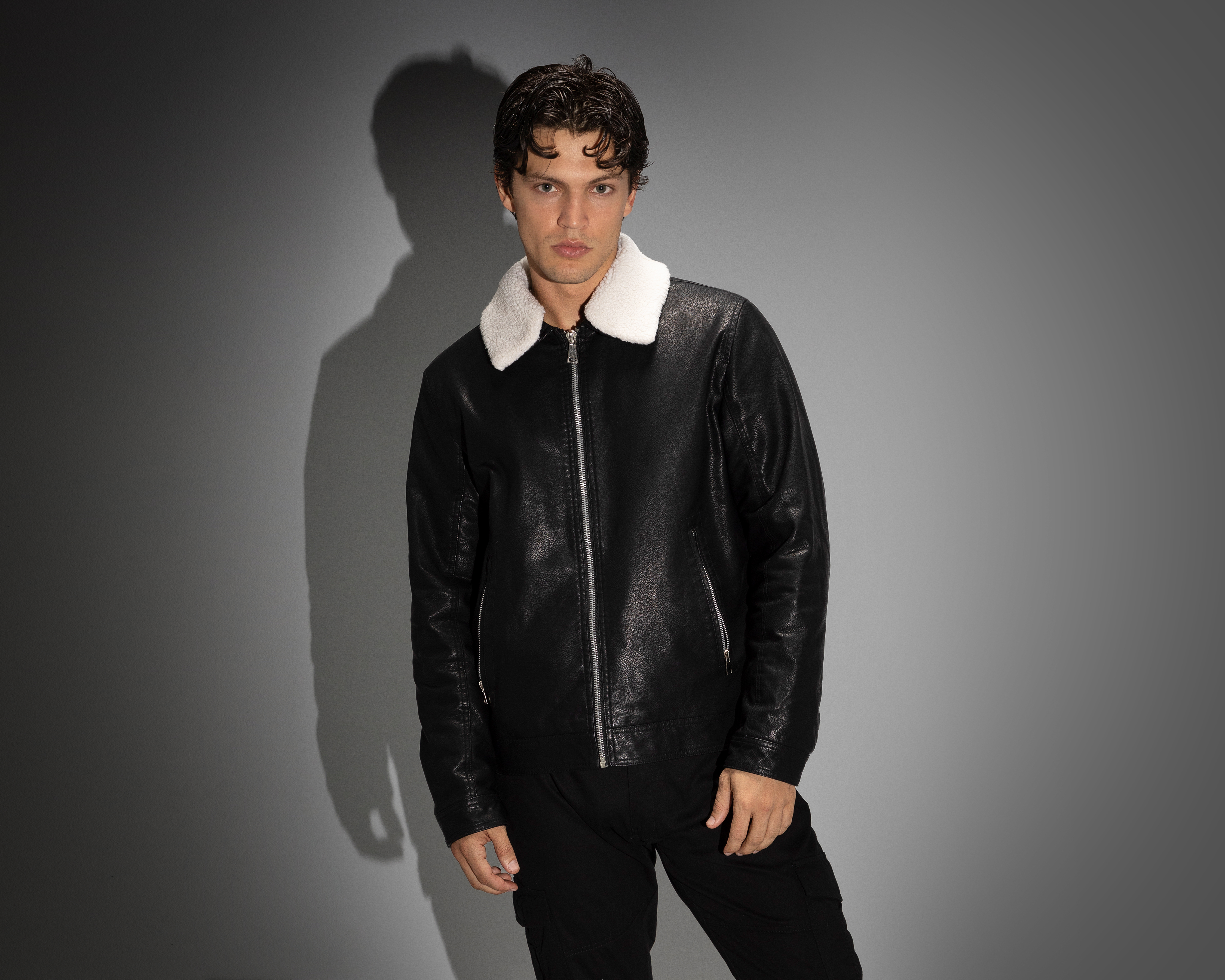 Foto 3 pulgar | Foto 2 | Chamarra Thinner