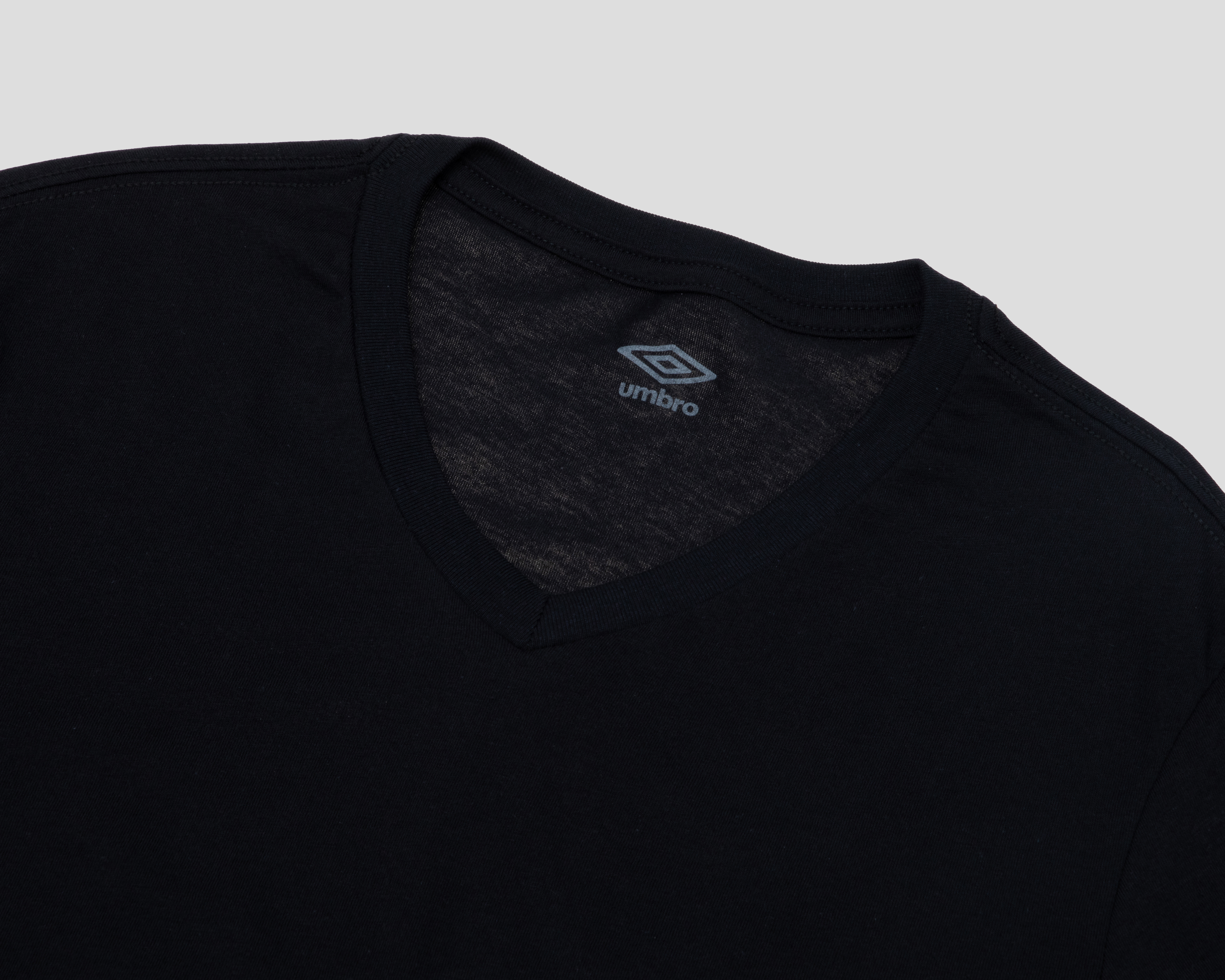 Foto 4 pulgar | Foto 3 | Playera Interior Manga Corta Umbro para Hombre 3 Piezas