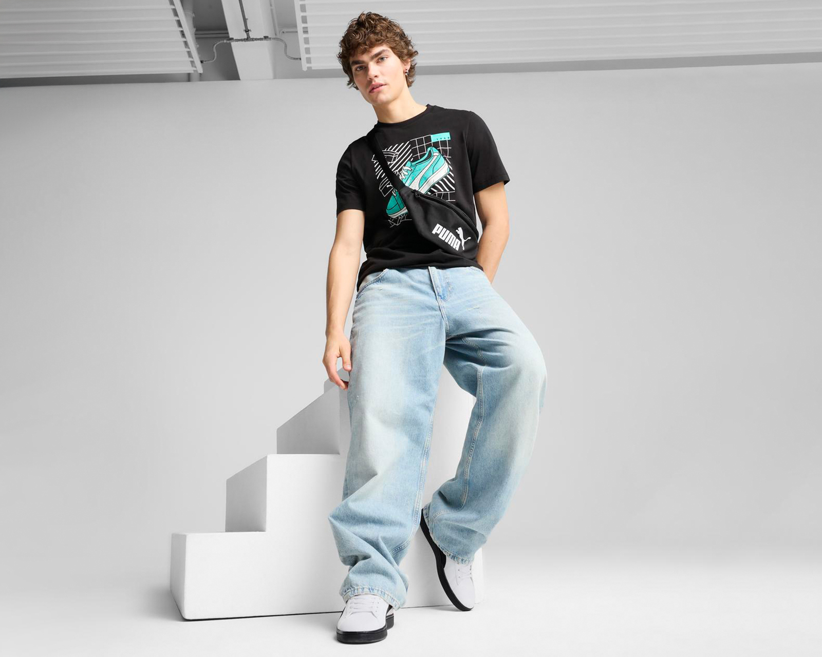 Foto 4 pulgar | Foto 3 | Playera Deportiva Puma Graphics Sneaker para Hombre