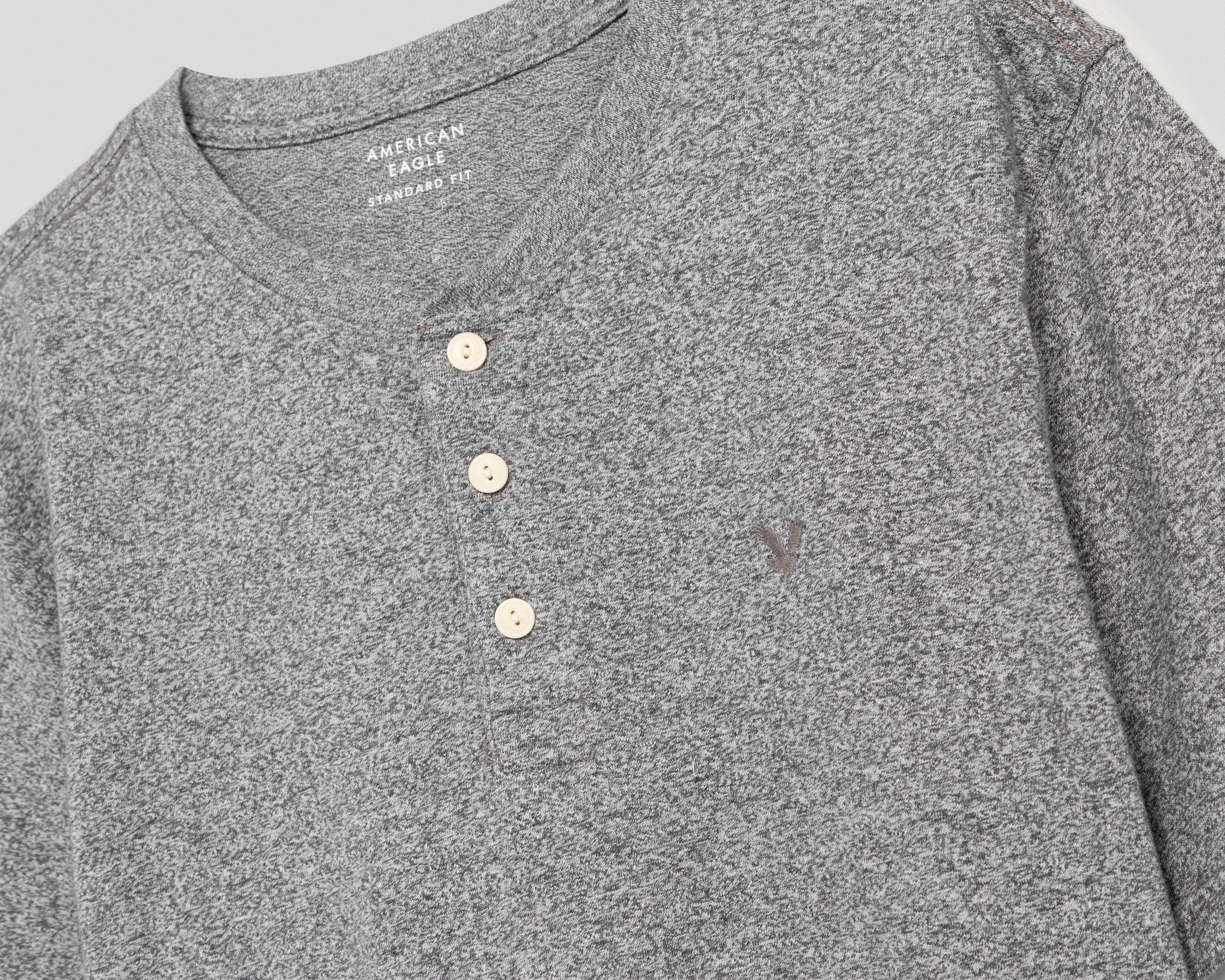 Foto 4 pulgar | Foto 3 | Playera de Cuello Henley Gris American Eagle para Hombre