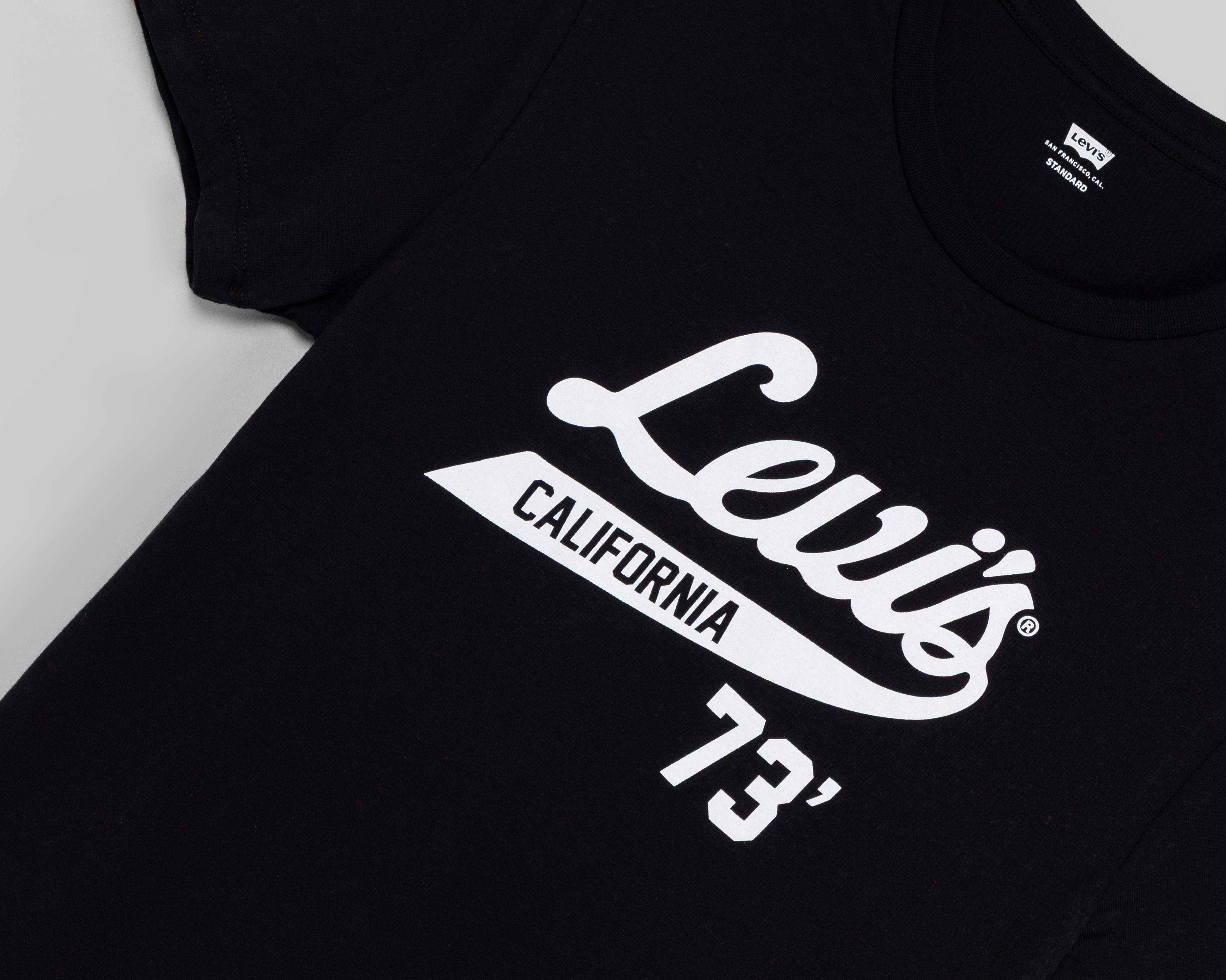 Foto 4 pulgar | Foto 3 | Playera de Cuello Redondo Negra Levi's para Hombre