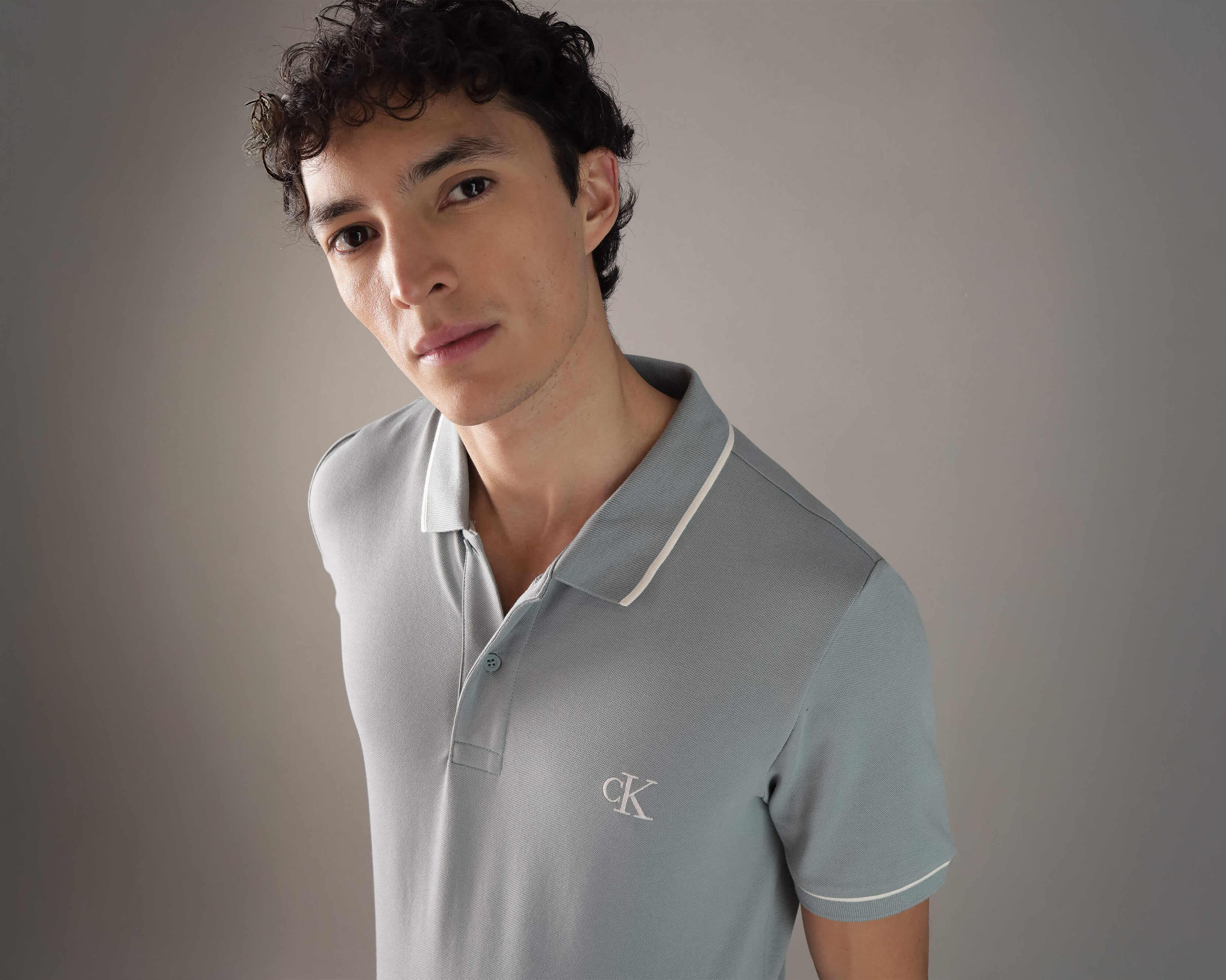 Foto 5 pulgar | Foto 4 | Playera Polo Calvin Klein Gris para Hombre