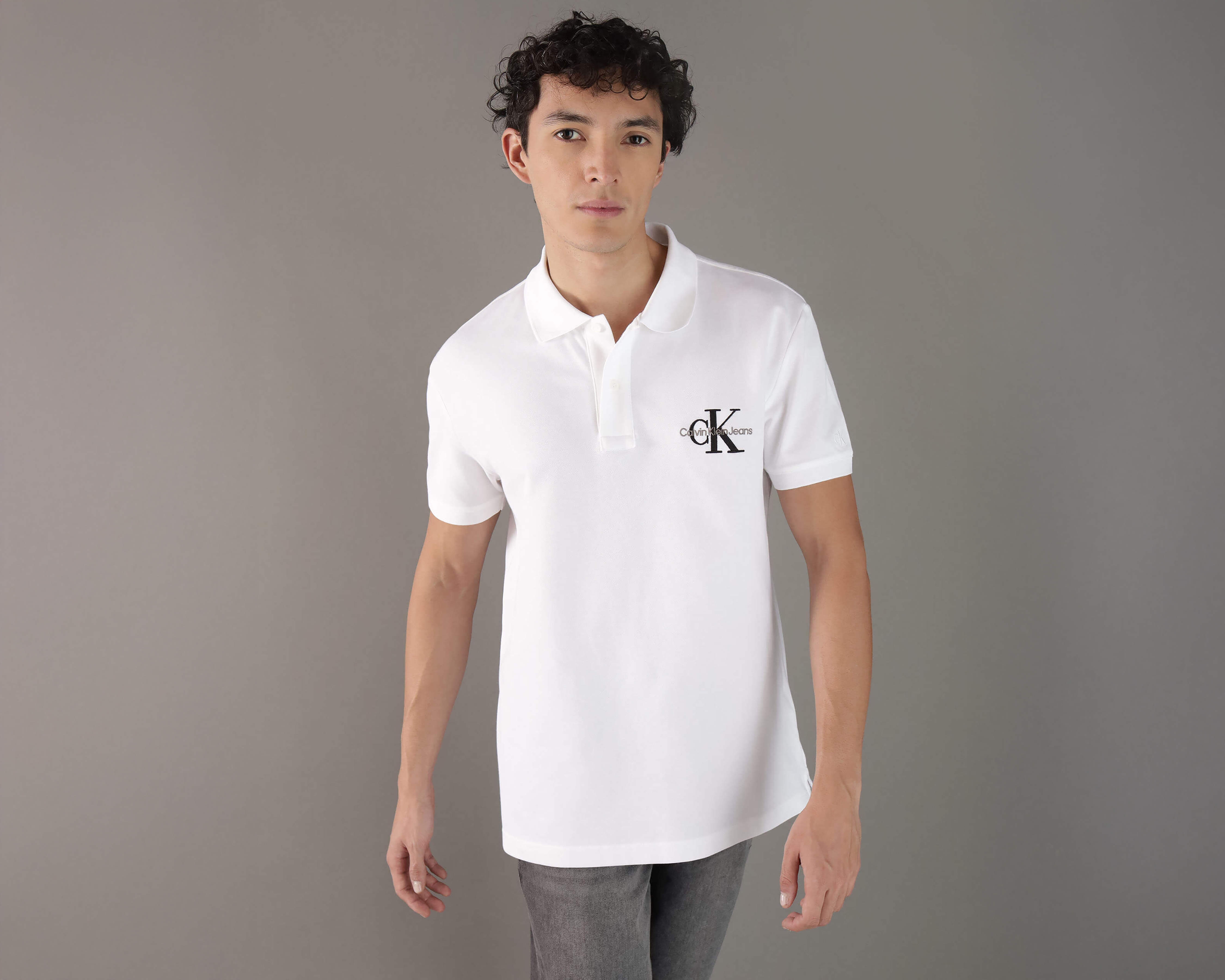 Foto 2 pulgar | Foto 1 | Playera Polo Calvin Klein Blanca para Hombre