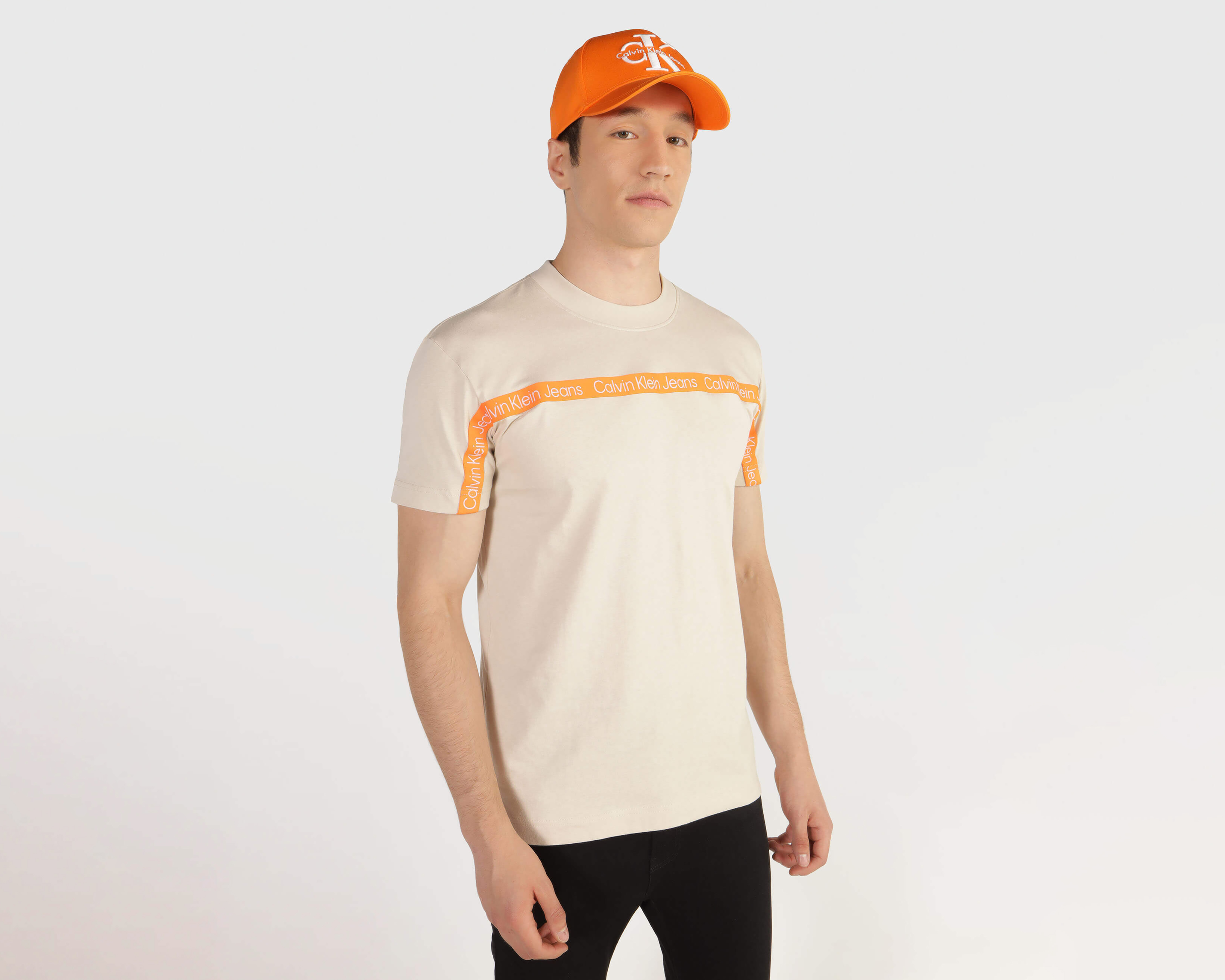 Foto 1 | Foto 1 | Playera de Cuello Redondo Beige Calvin Klein para Hombre