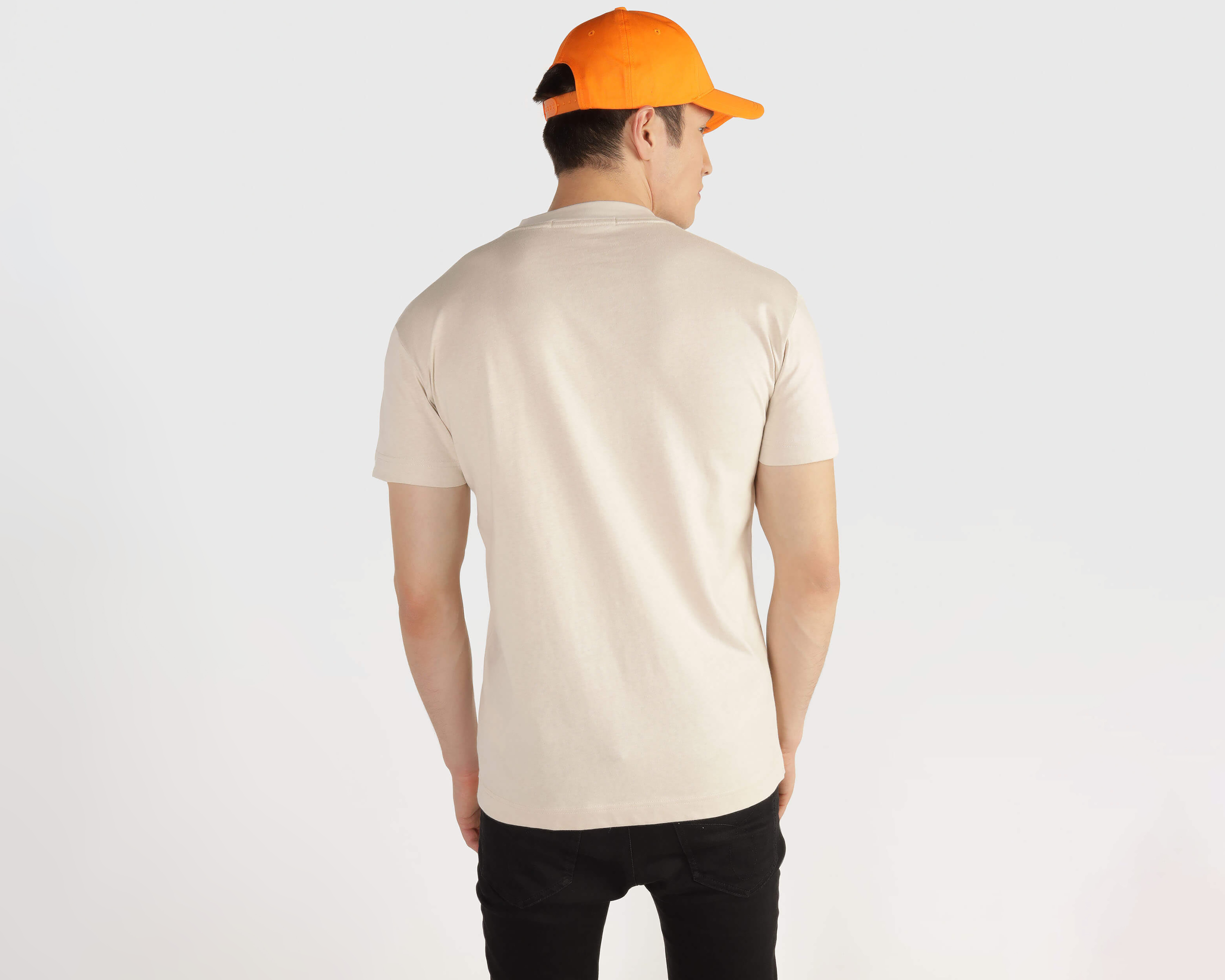 Foto 4 pulgar | Foto 3 | Playera de Cuello Redondo Beige Calvin Klein para Hombre