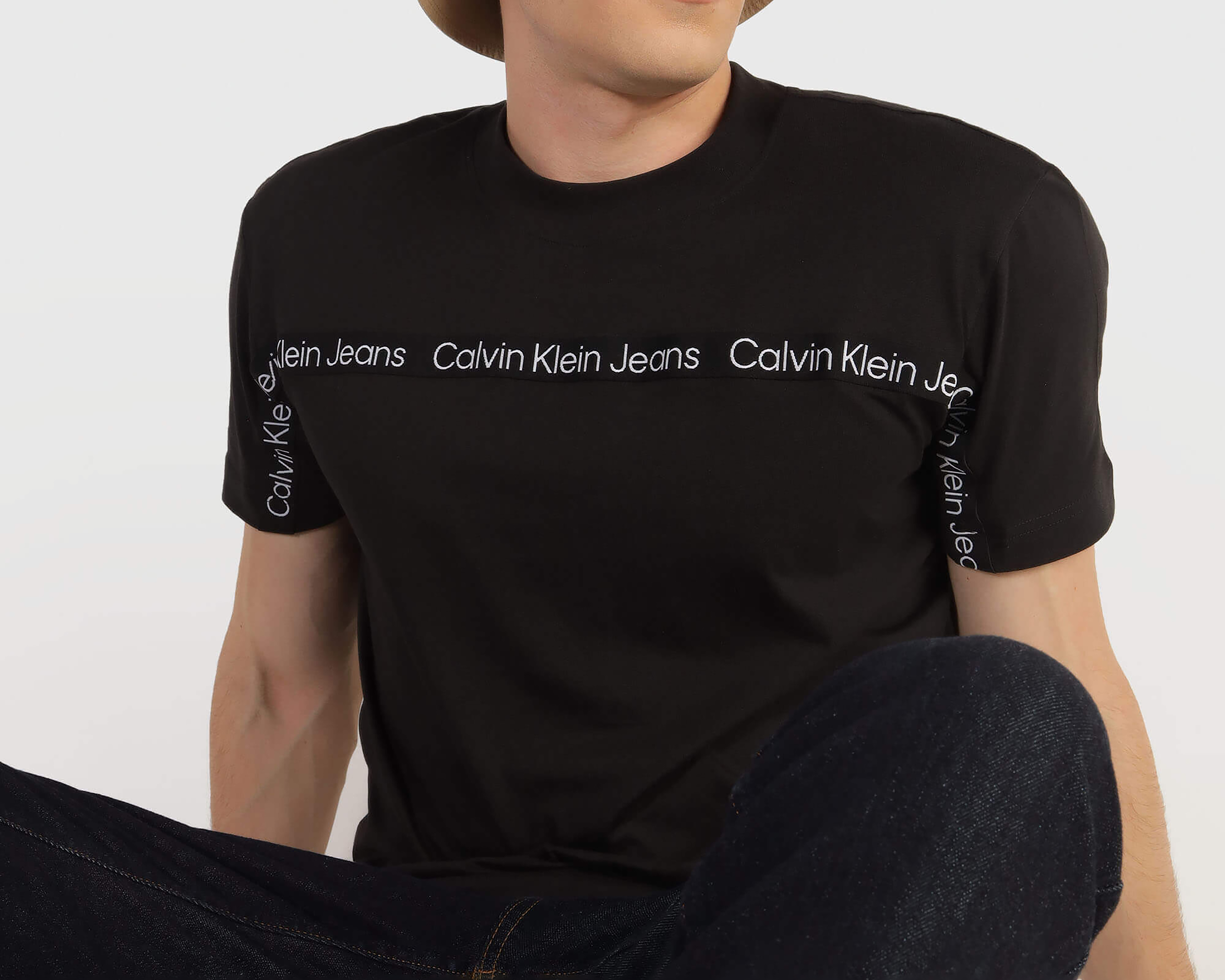 Foto 5 pulgar | Foto 4 | Playera de Cuello Redondo Negra Calvin Klein para Hombre