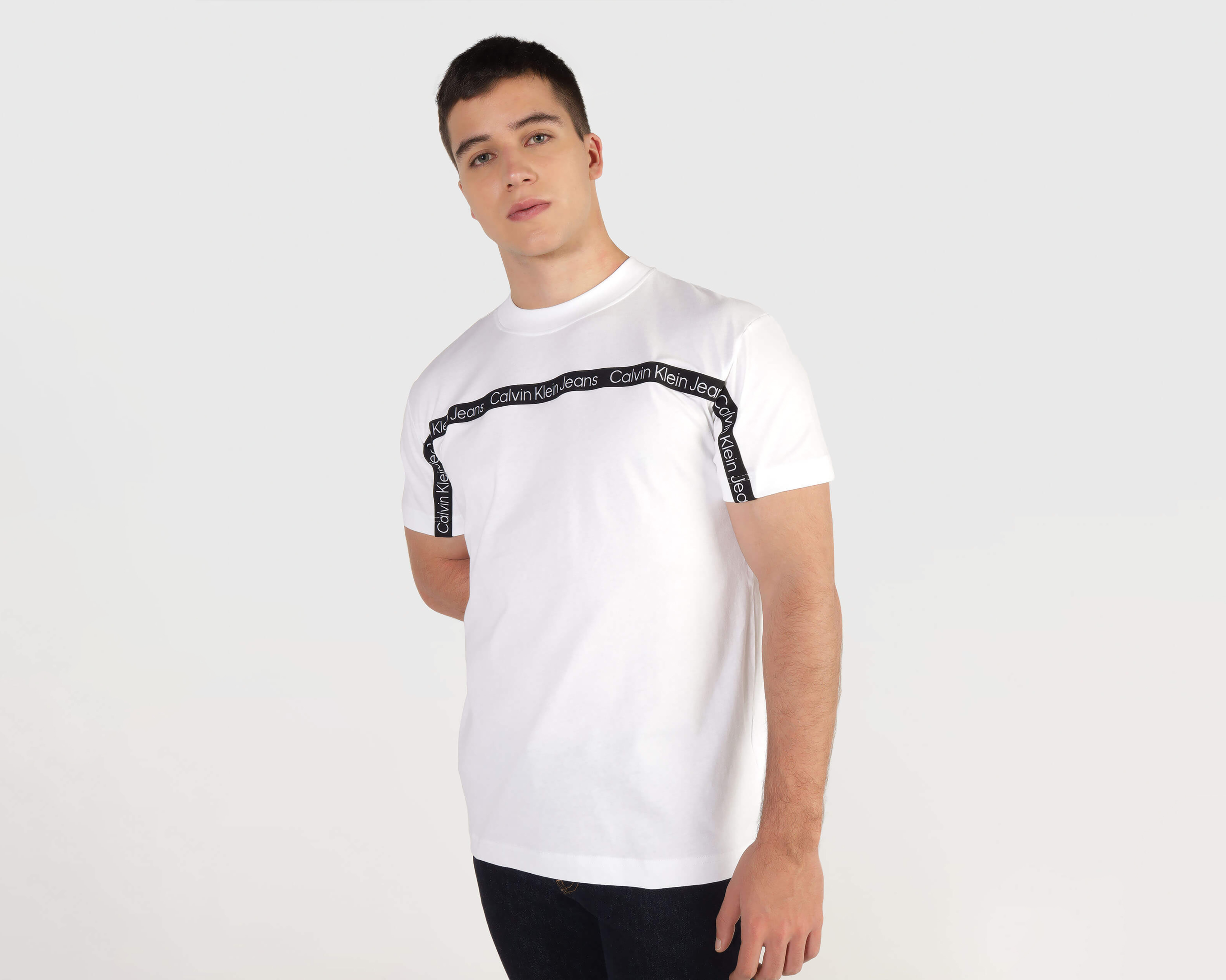 Foto 2 pulgar | Foto 1 | Playera de Cuello Redondo Blanca Calvin Klein para Hombre