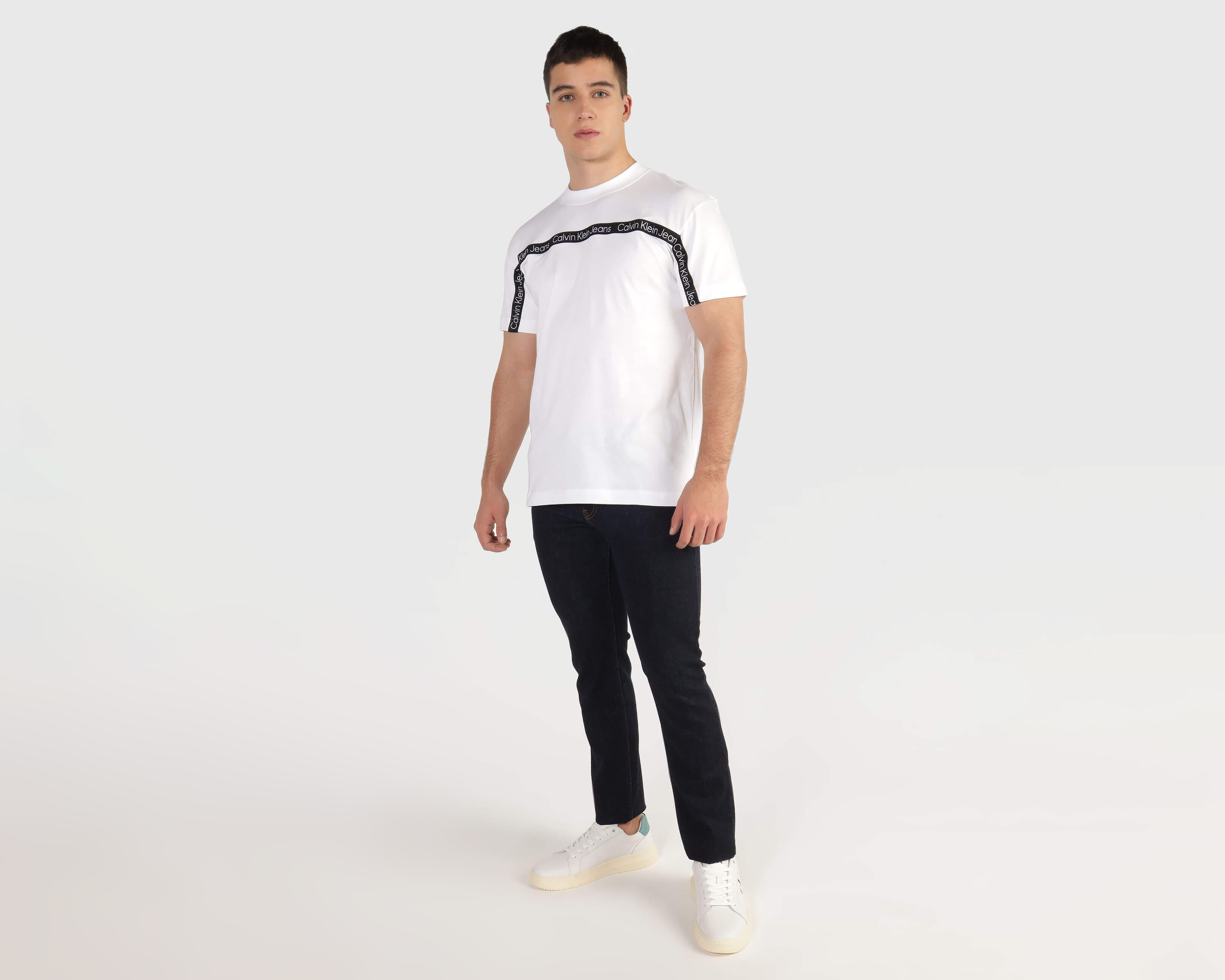 Foto 2 | Foto 2 | Playera de Cuello Redondo Blanca Calvin Klein para Hombre