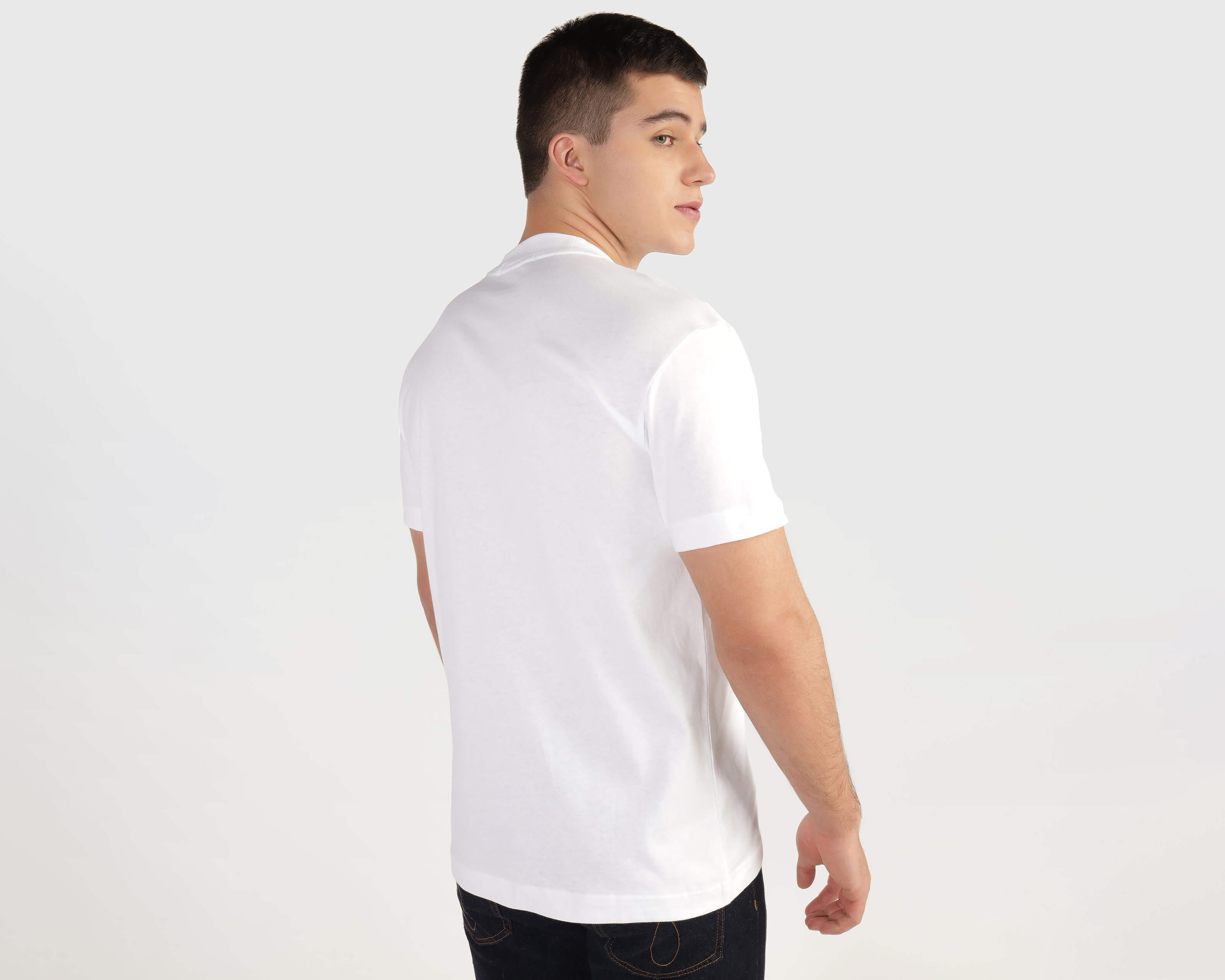 Foto 4 pulgar | Foto 3 | Playera de Cuello Redondo Blanca Calvin Klein para Hombre