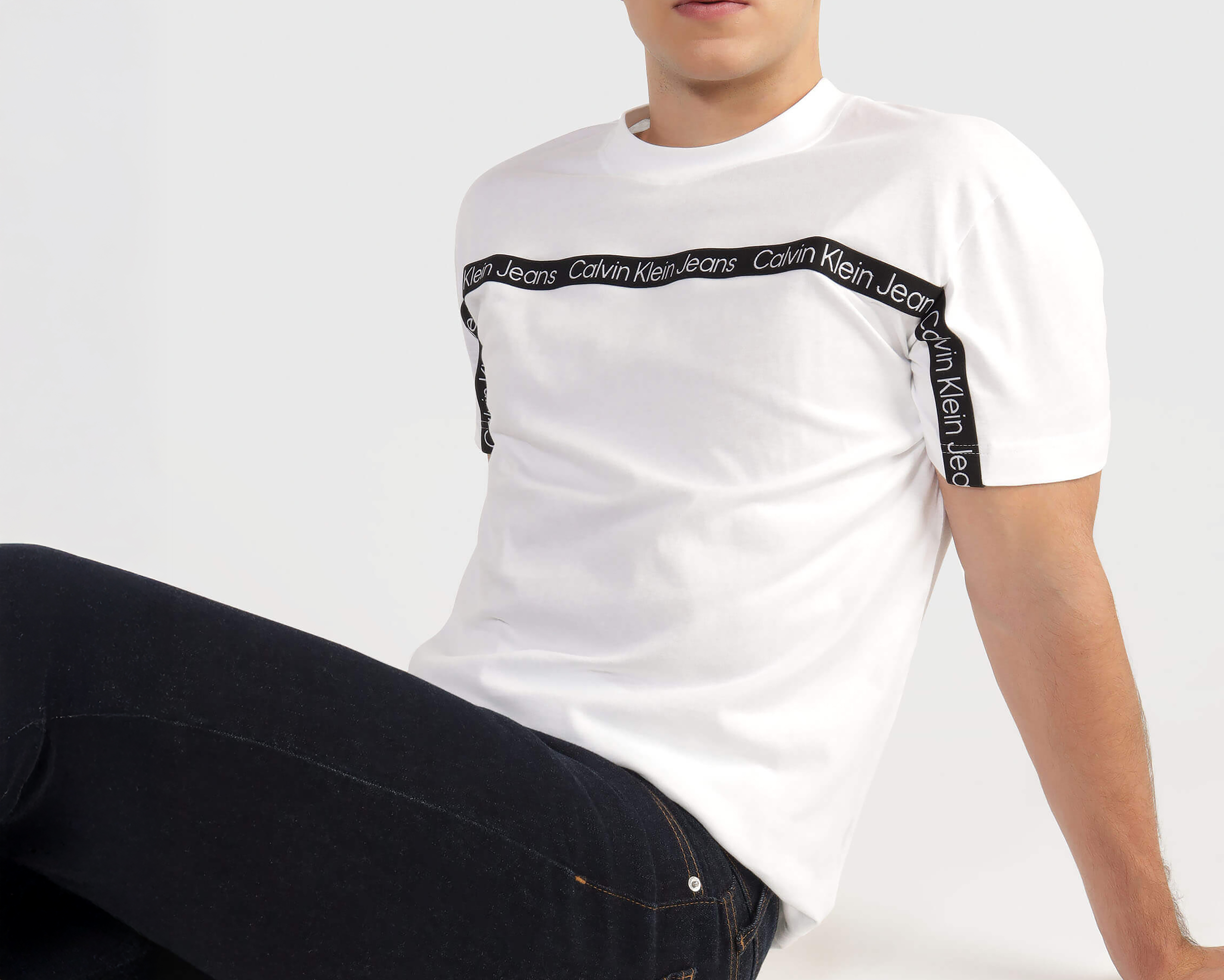 Foto 5 pulgar | Foto 4 | Playera de Cuello Redondo Blanca Calvin Klein para Hombre