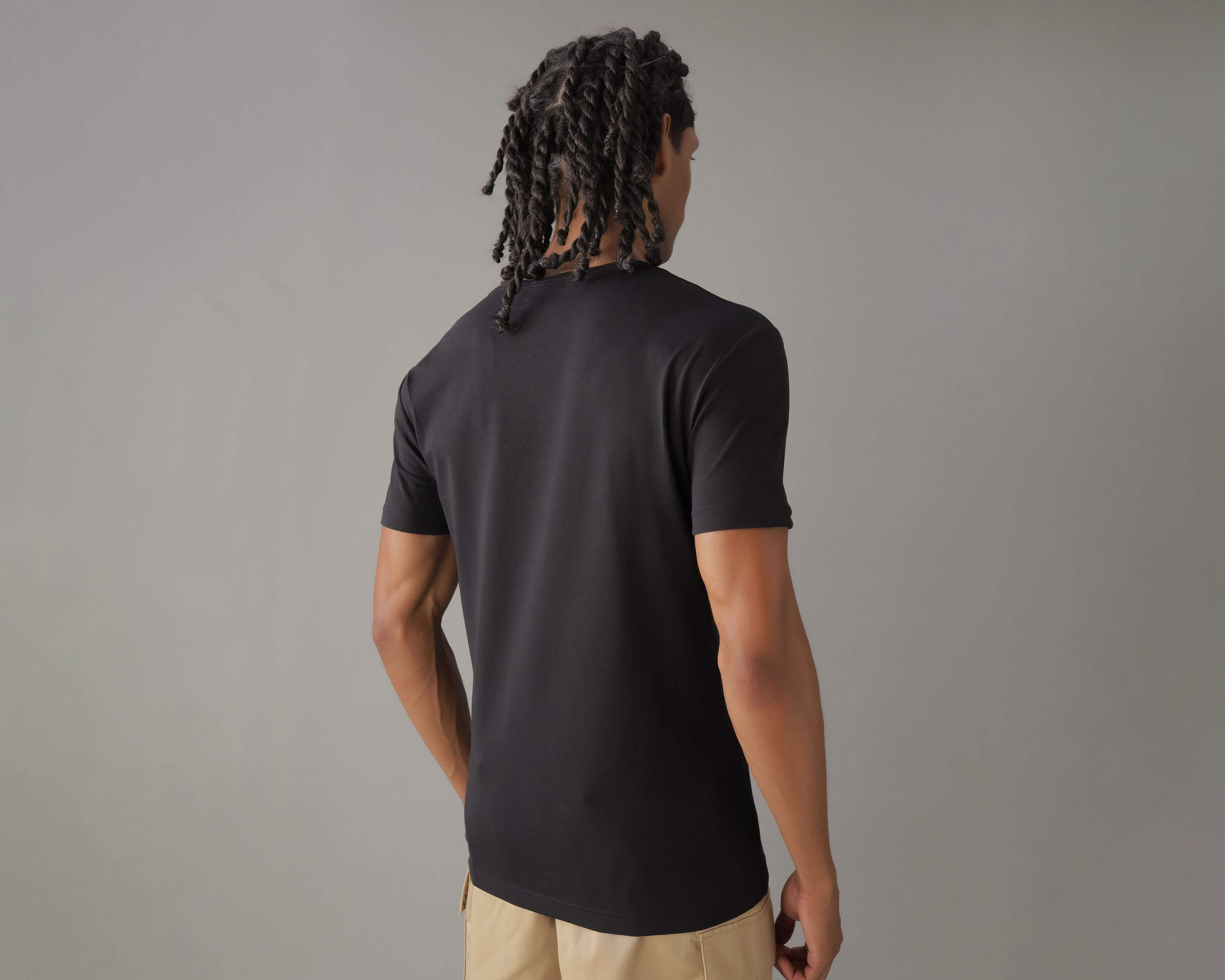 Foto 4 pulgar | Foto 3 | Playera de Cuello V Negra Calvin Klein para Hombre