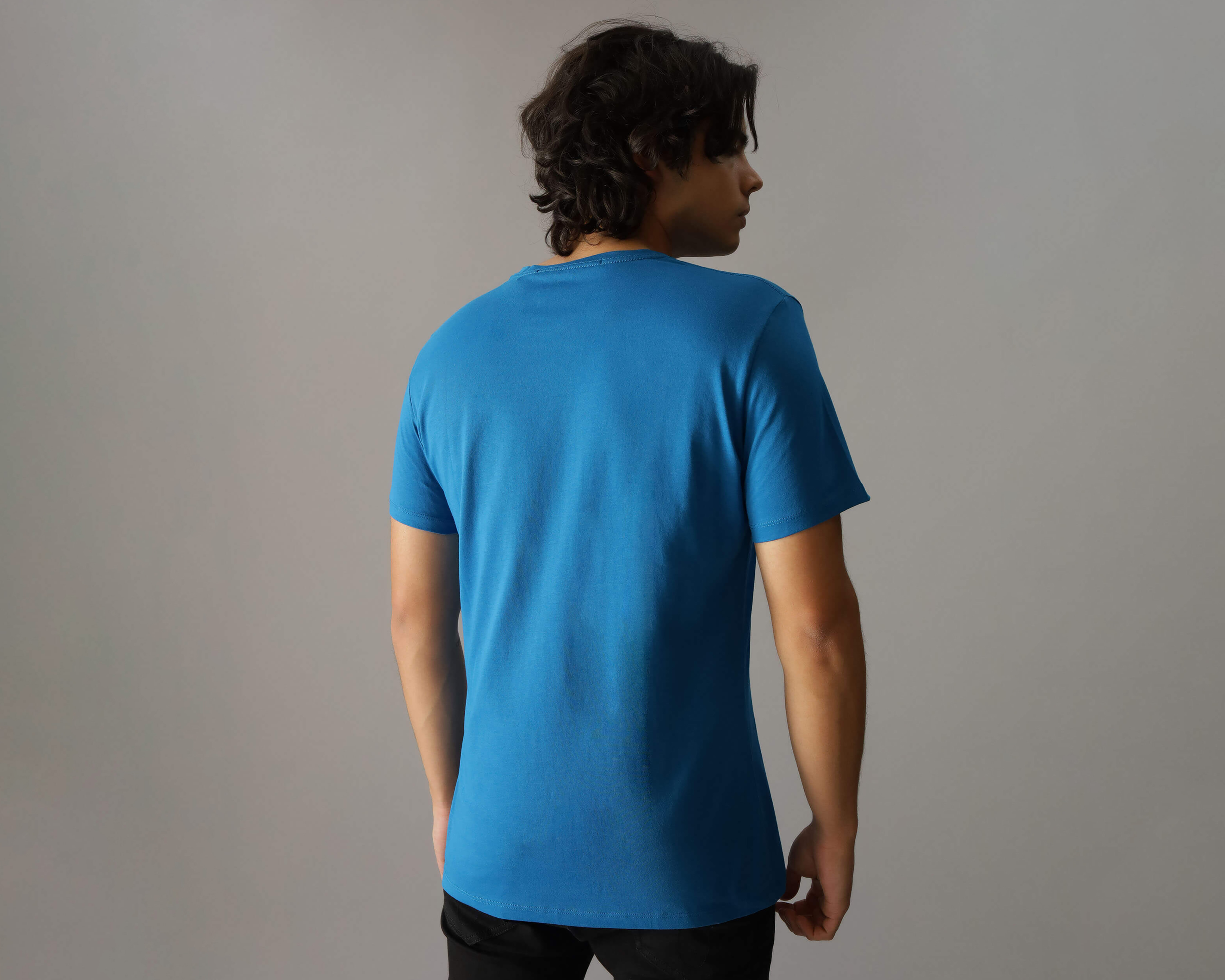 Foto 3 pulgar | Foto 2 | Playera de Cuello Redondo Azul Calvin Klein para Hombre