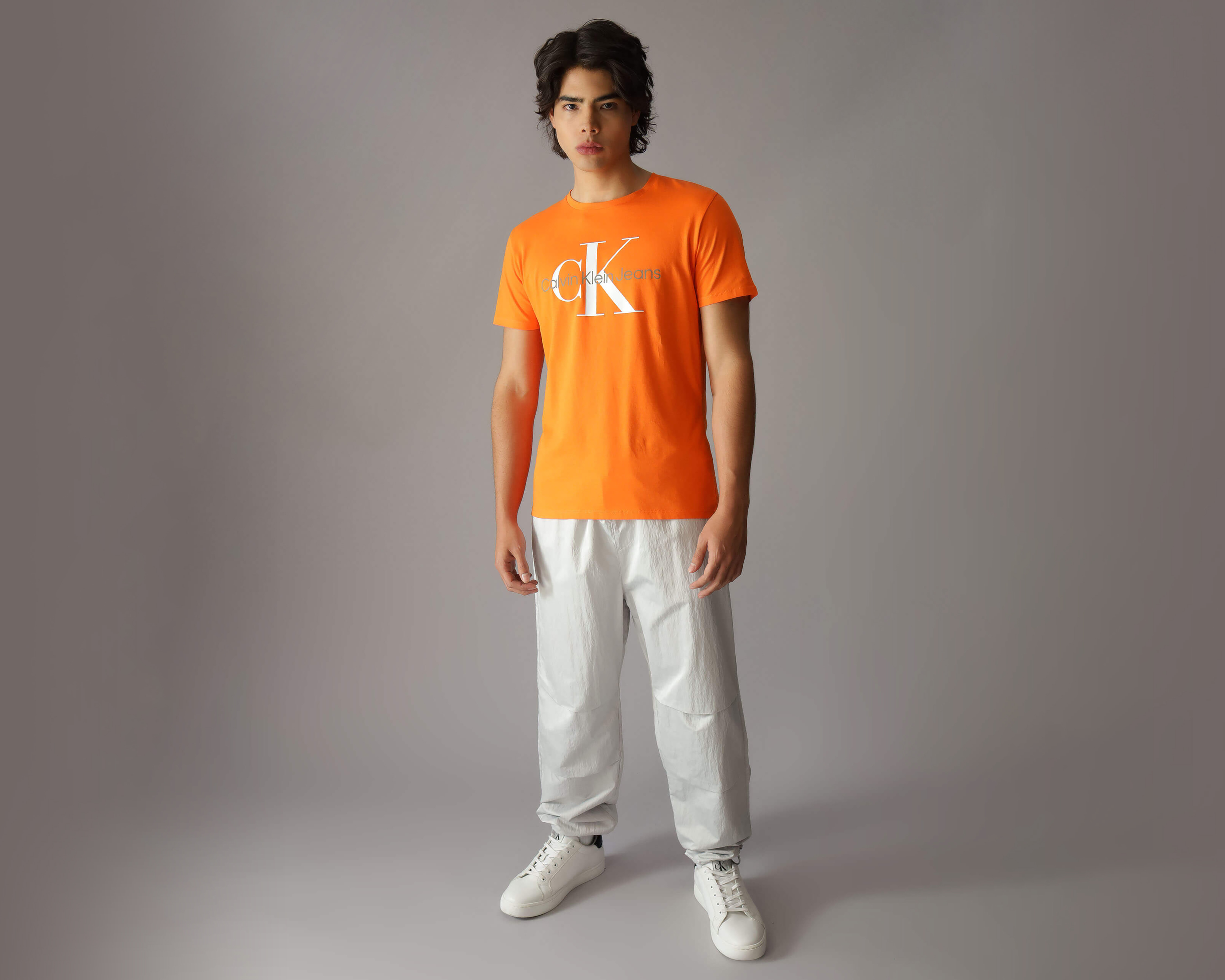 Foto 2 | Foto 2 | Playera de Cuello Redondo Anaranjada Calvin Klein para Hombre