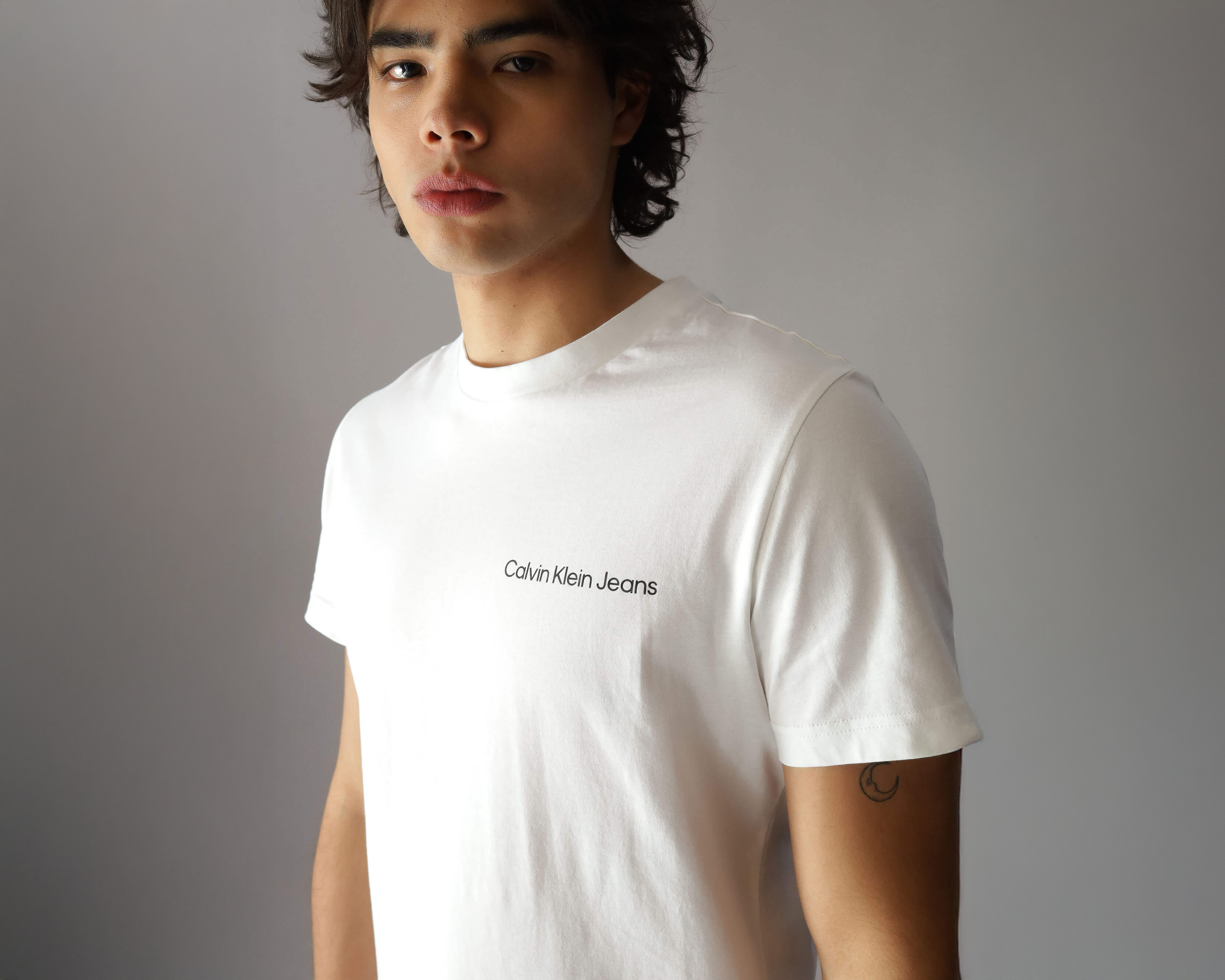 Foto 2 | Foto 2 | Playera de Cuello Redondo Blanca Calvin Klein para Hombre