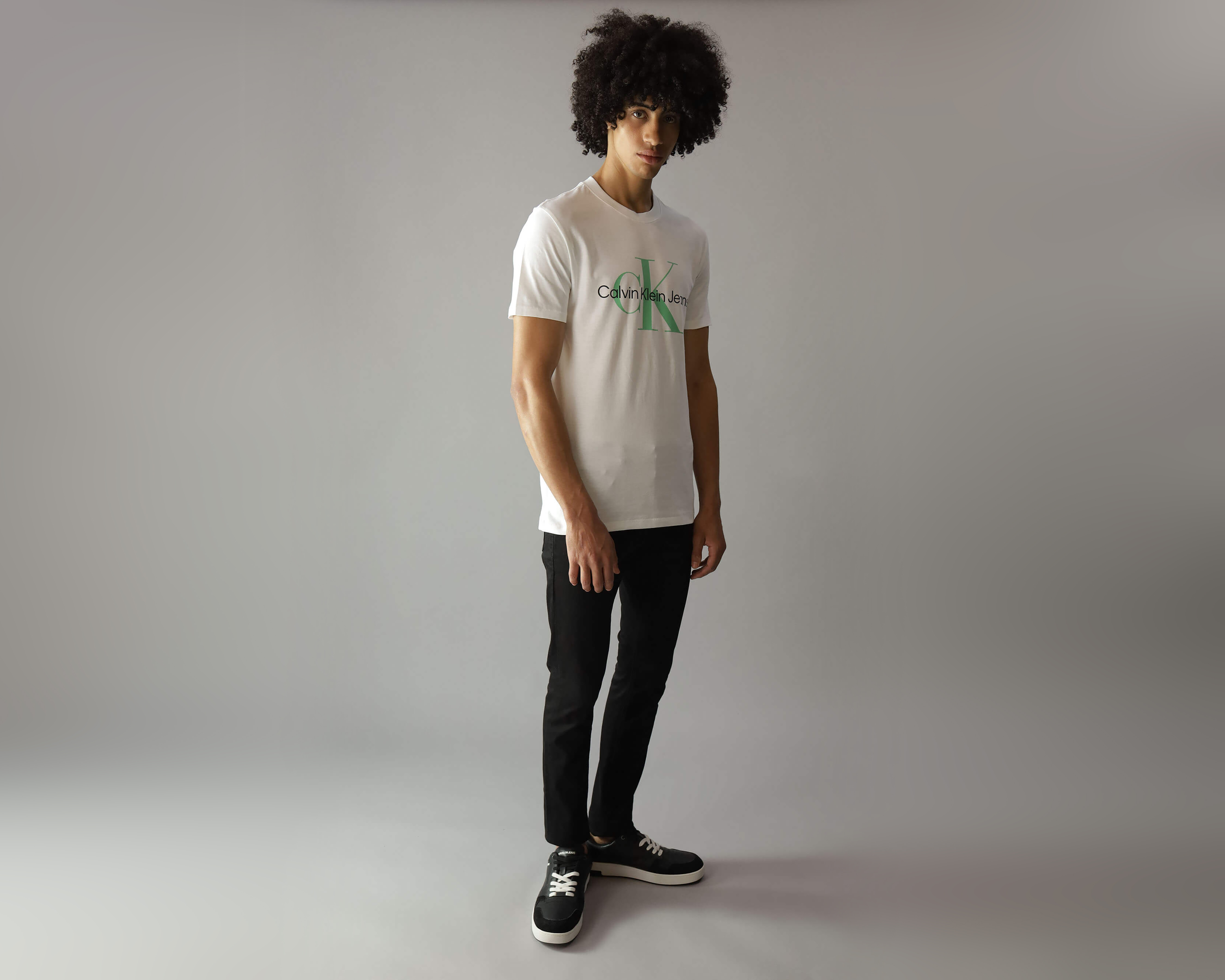 Foto 2 | Foto 2 | Playera de Cuello Redondo Blanca Calvin Klein para Hombre