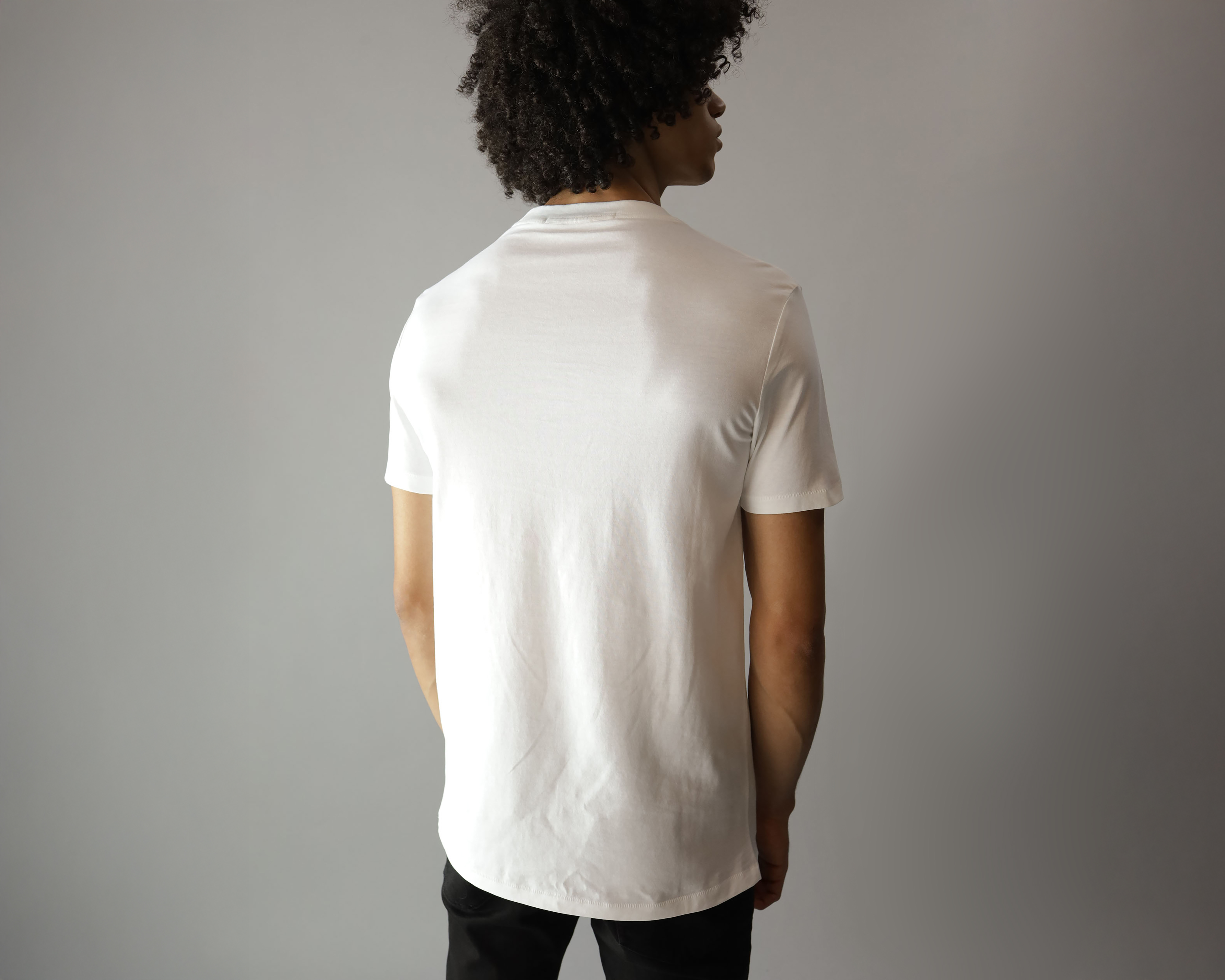 Foto 4 pulgar | Foto 3 | Playera de Cuello Redondo Blanca Calvin Klein para Hombre