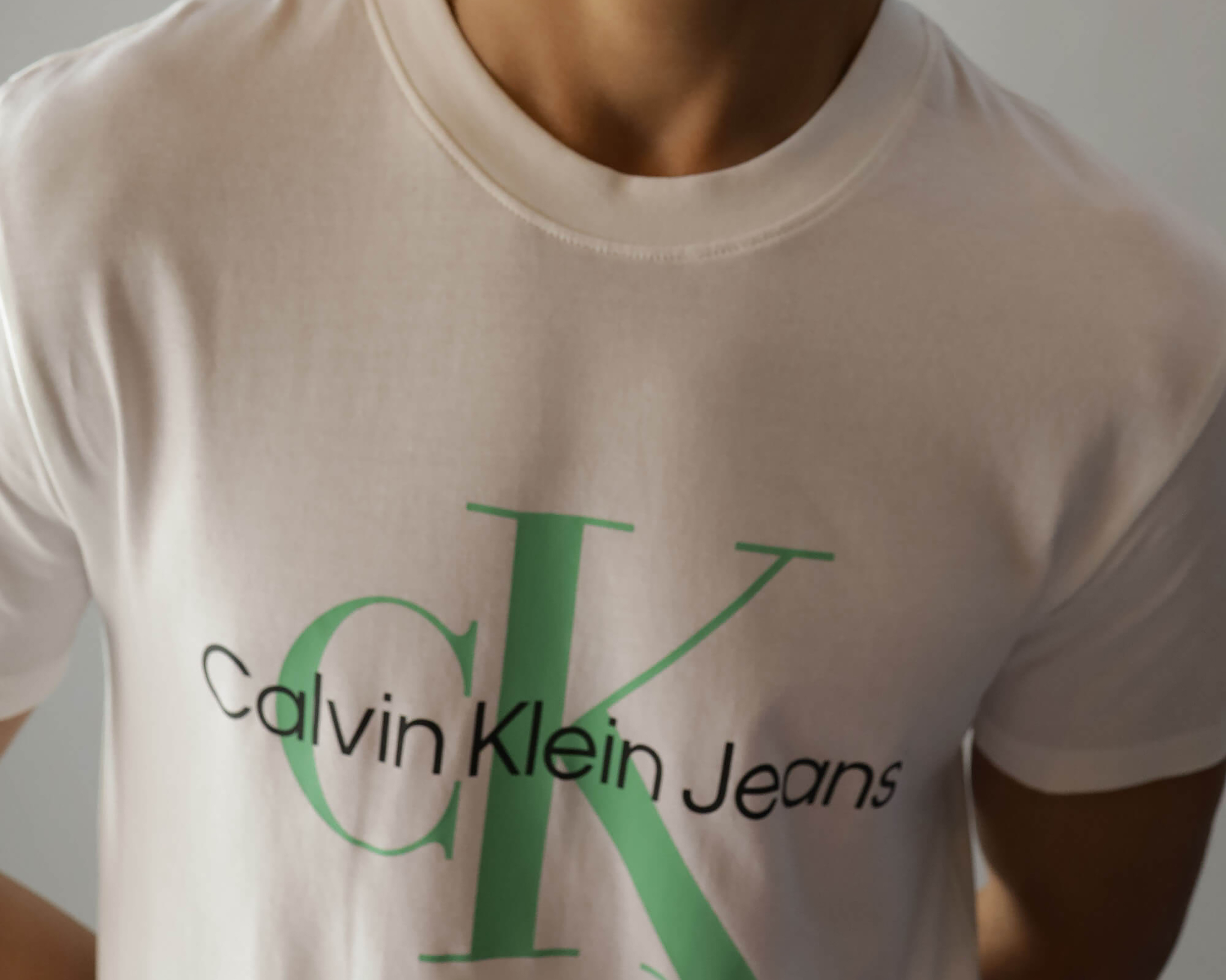 Foto 4 | Foto 4 | Playera de Cuello Redondo Blanca Calvin Klein para Hombre