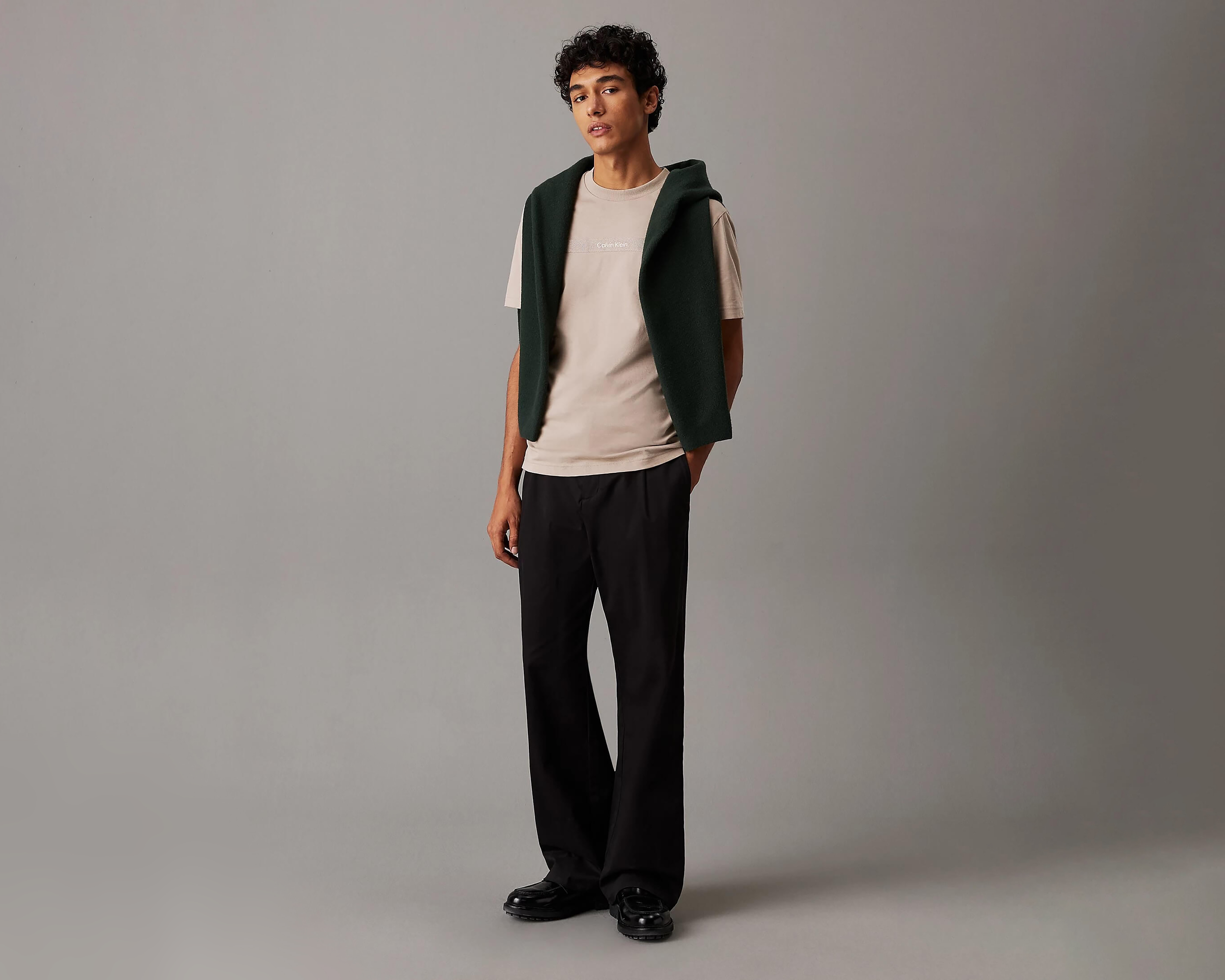Foto 5 pulgar | Foto 4 | Playera de Cuello Redondo Beige Calvin Klein para Hombre