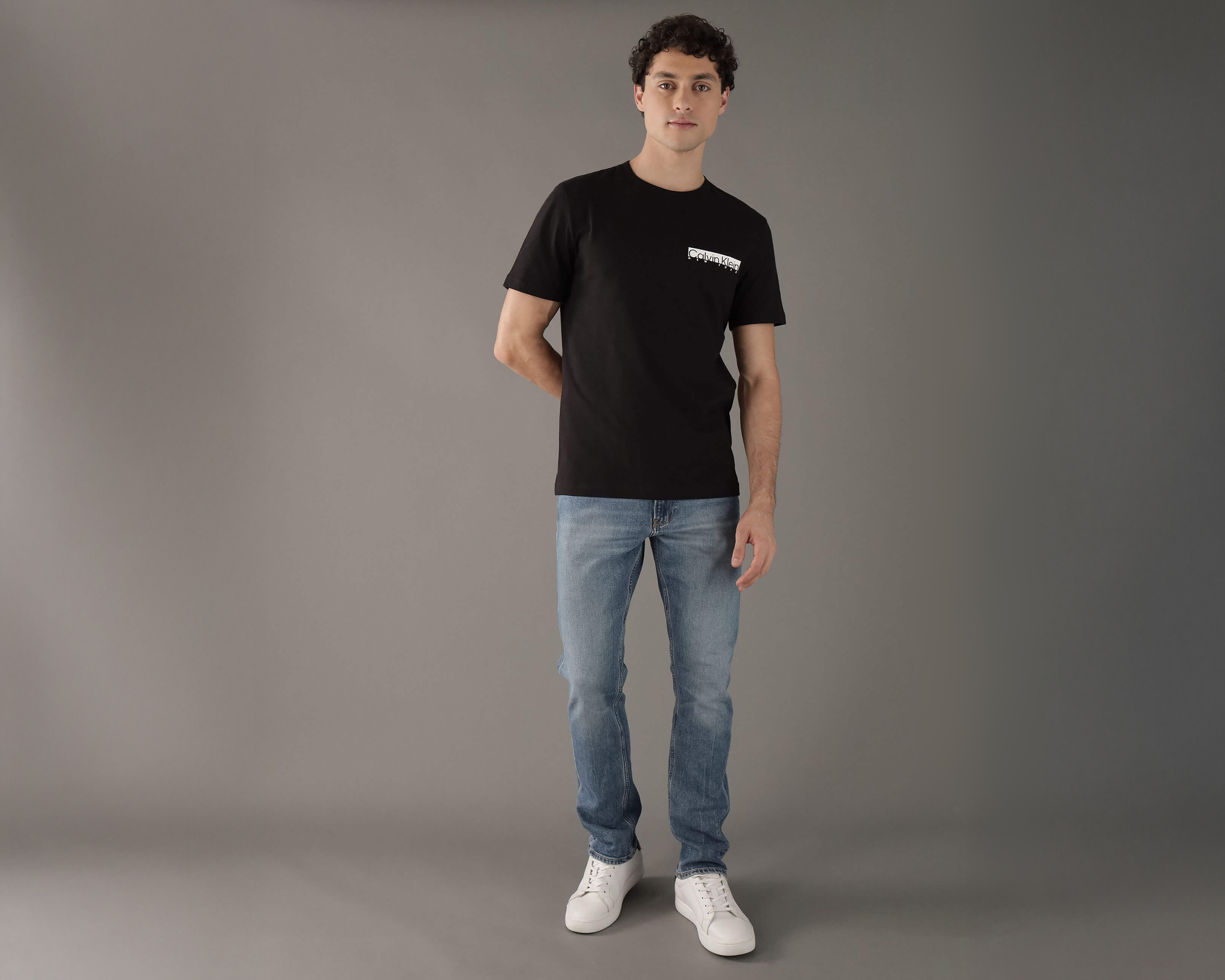 Foto 2 | Foto 2 | Playera de Cuello Redondo Negra Calvin Klein para Hombre