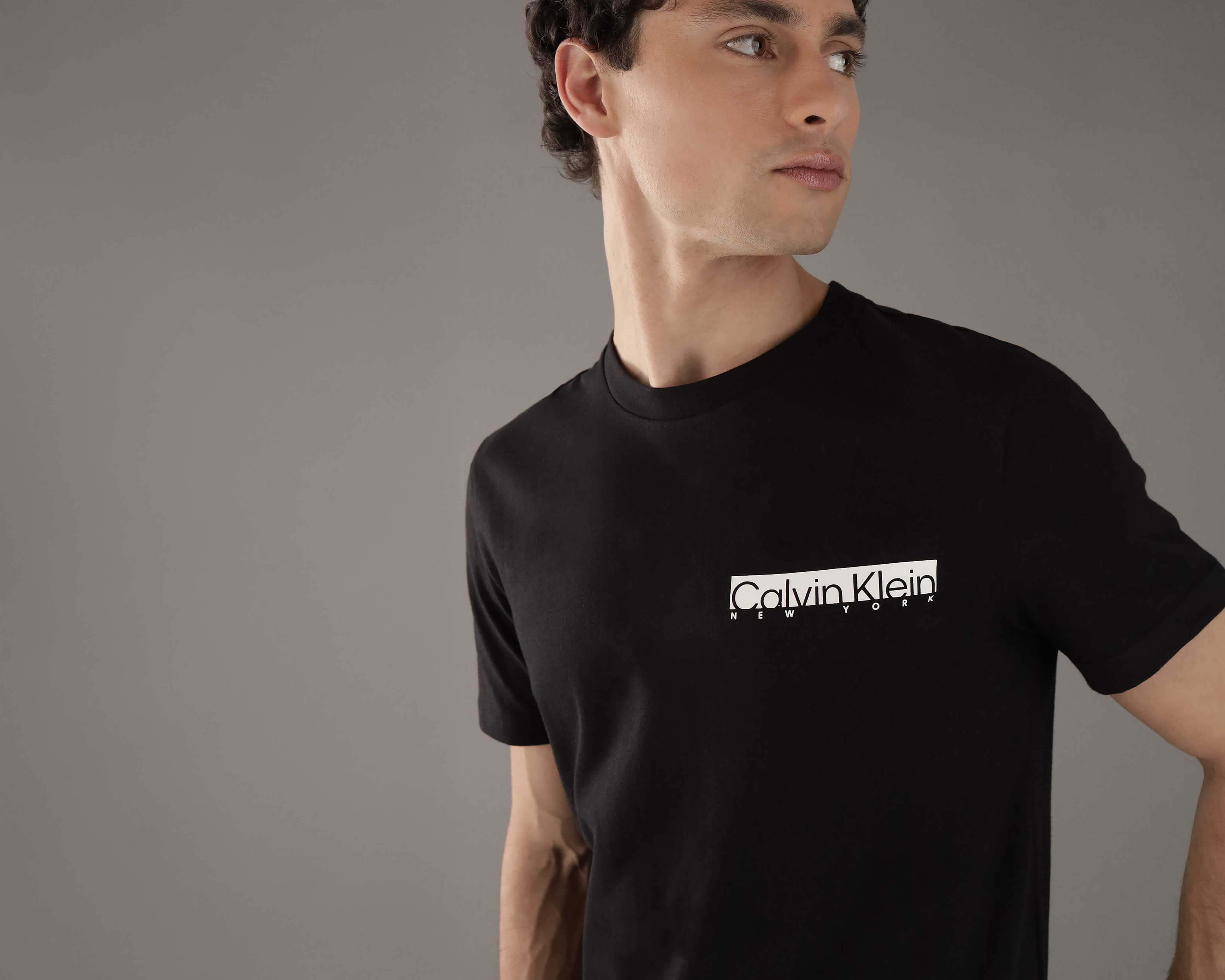 Foto 4 | Foto 4 | Playera de Cuello Redondo Negra Calvin Klein para Hombre