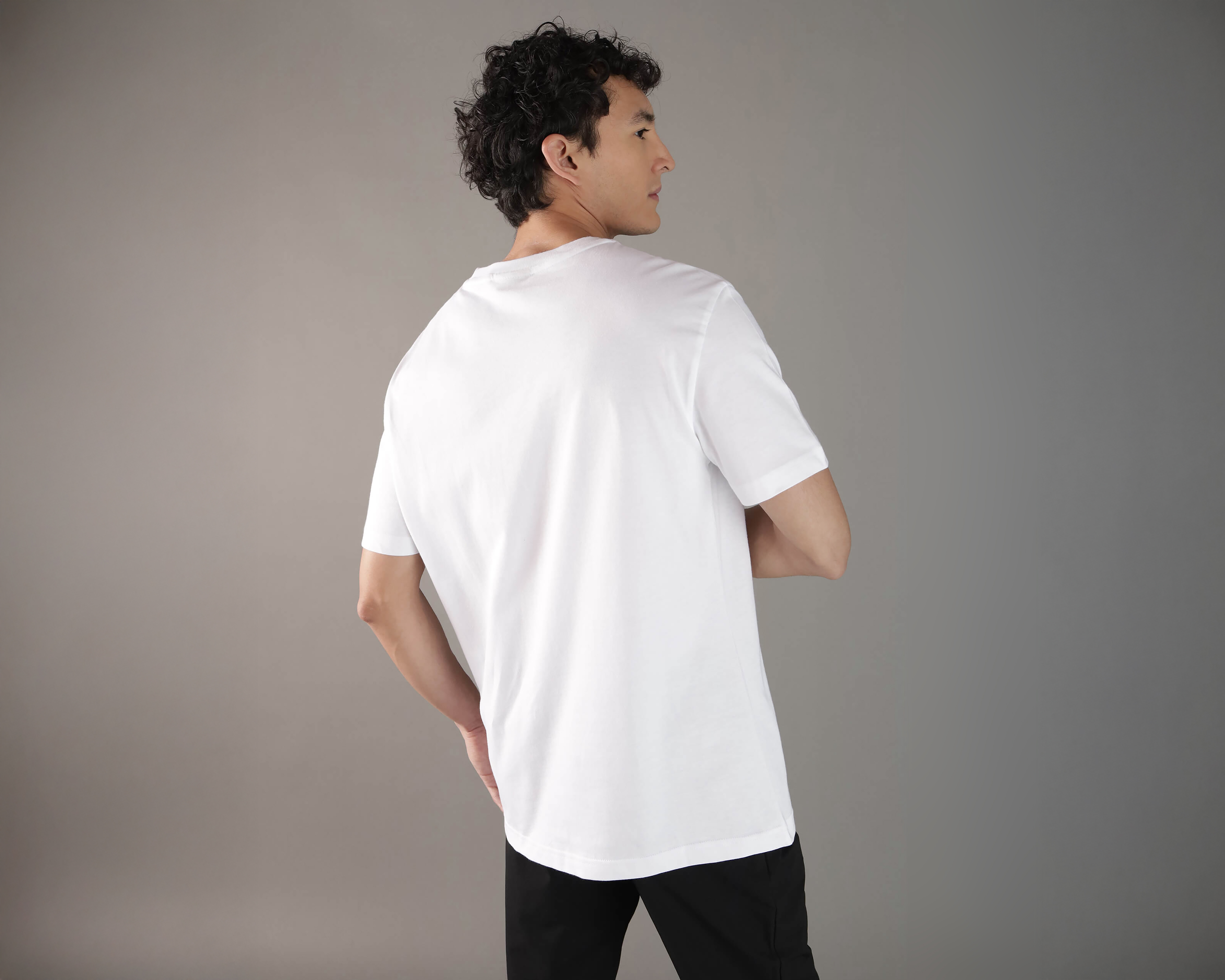 Foto 4 pulgar | Foto 3 | Playera de Cuello Redondo Blanca Calvin Klein para Hombre