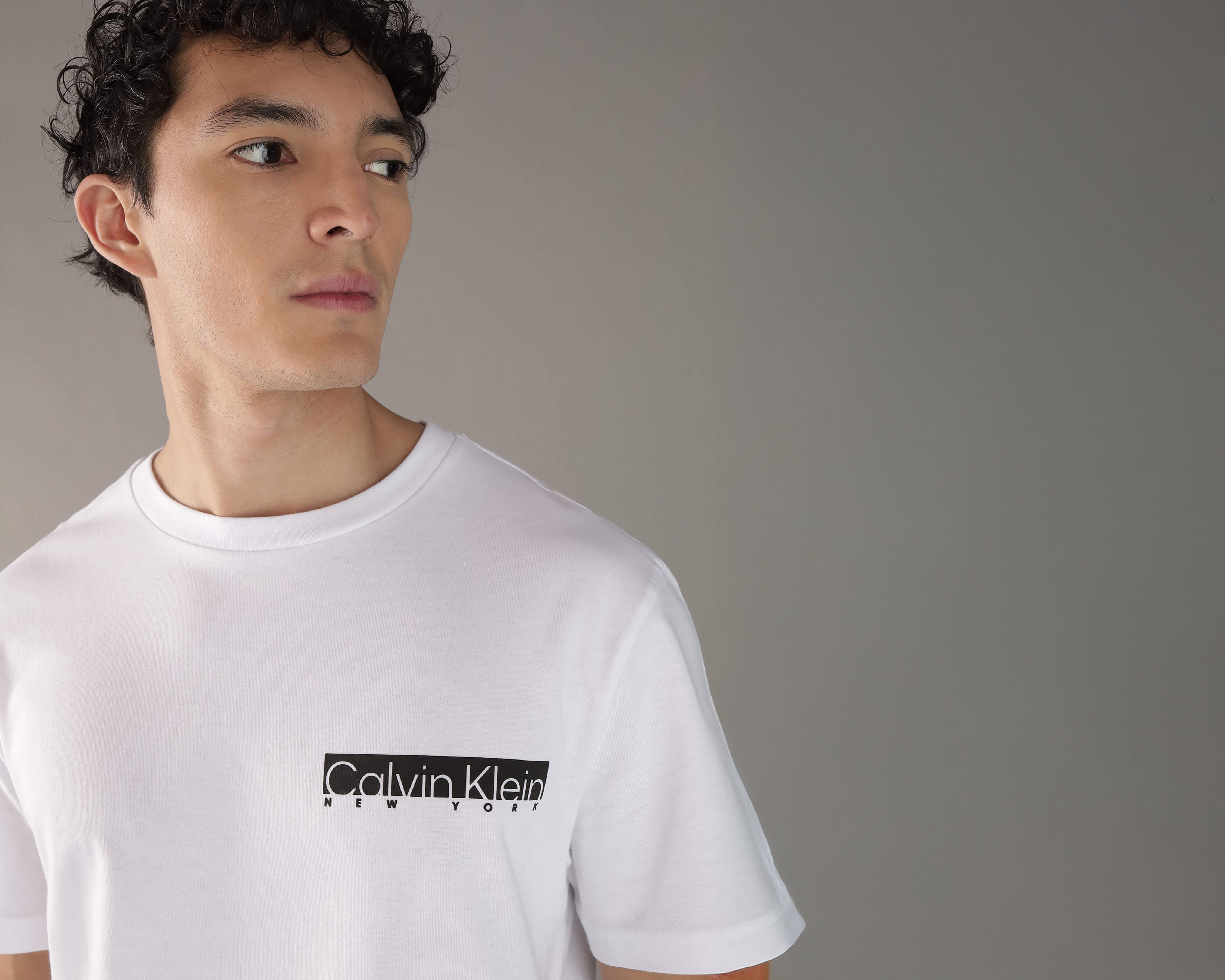 Foto 4 | Foto 4 | Playera de Cuello Redondo Blanca Calvin Klein para Hombre