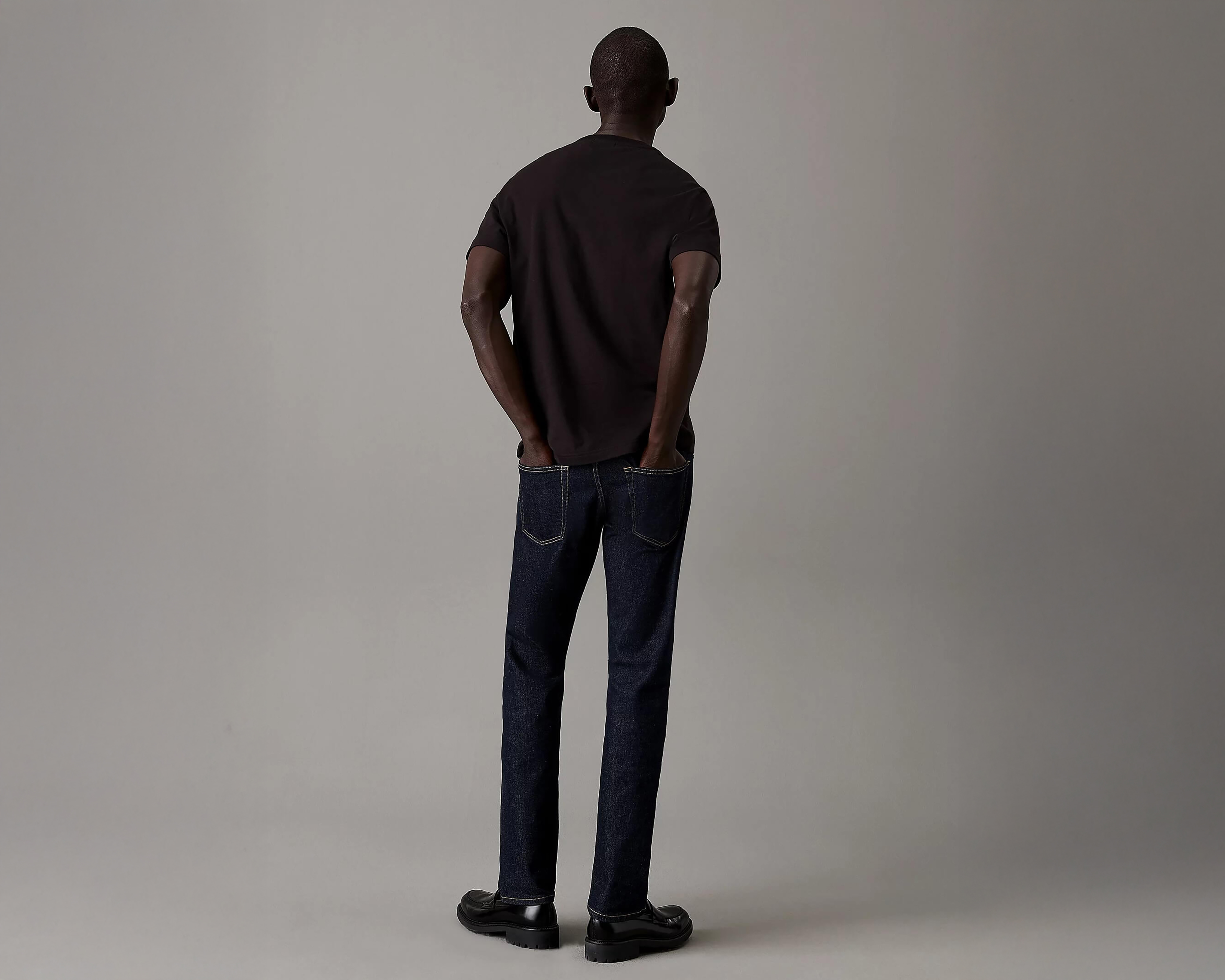 Foto 2 | Foto 2 | Playera de Cuello Redondo Negra Calvin Klein para Hombre