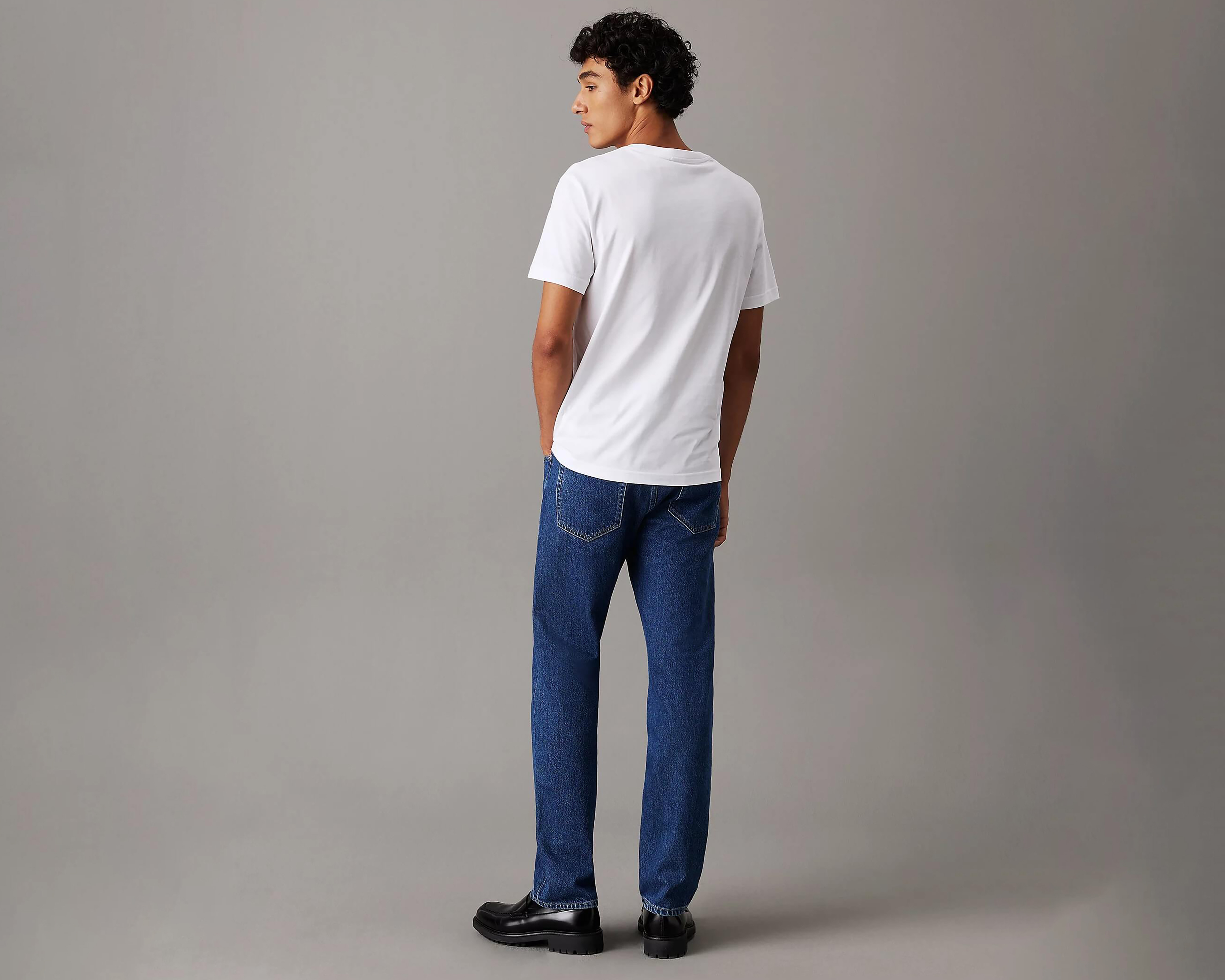 Foto 3 pulgar | Foto 2 | Playera de Cuello Redondo Blanca Calvin Klein para Hombre