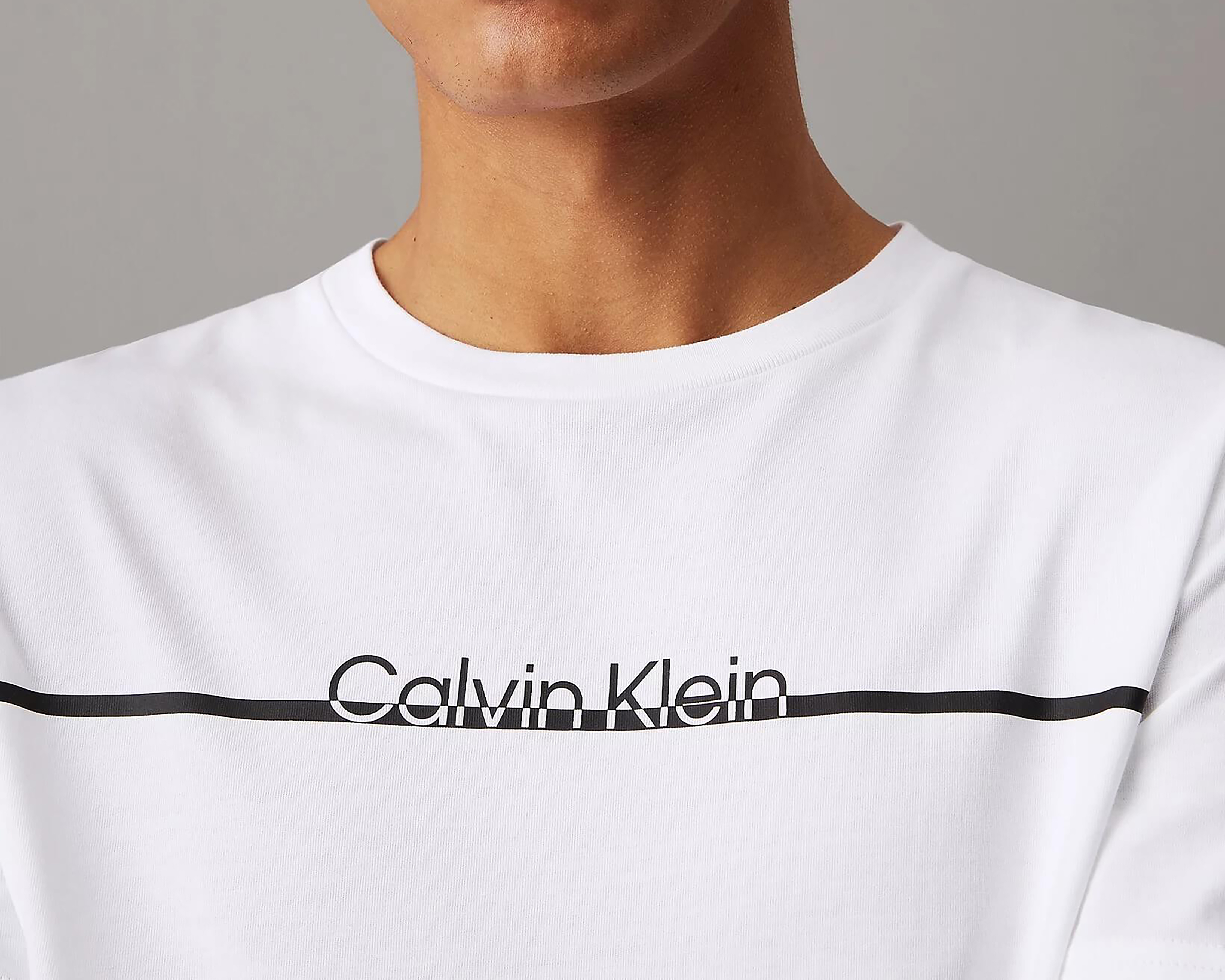 Foto 4 pulgar | Foto 3 | Playera de Cuello Redondo Blanca Calvin Klein para Hombre